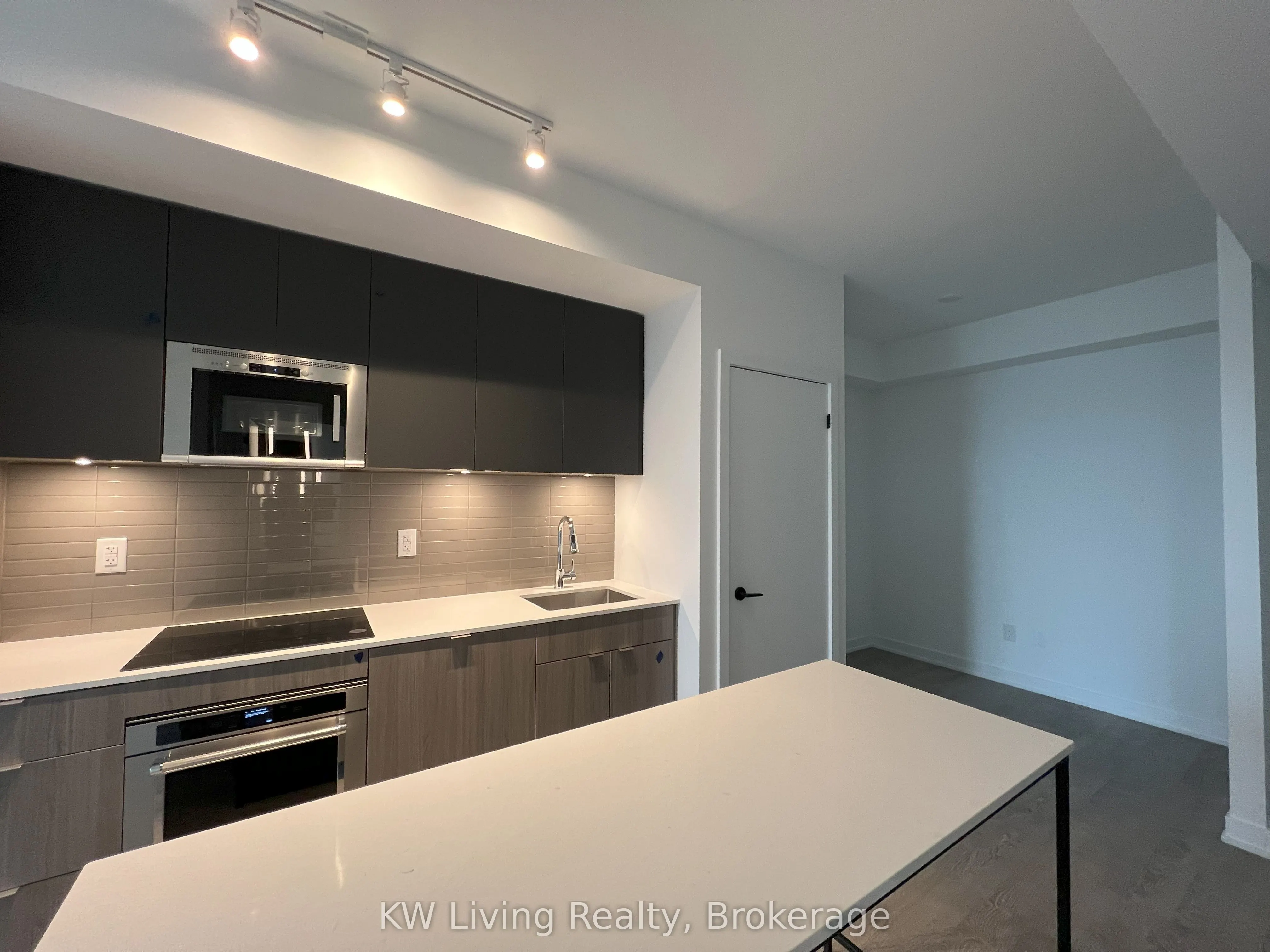 220 Missinnihe Way, #803