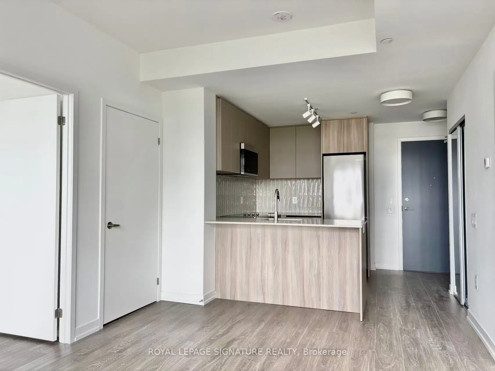 2485 Eglinton Avenue W, #826