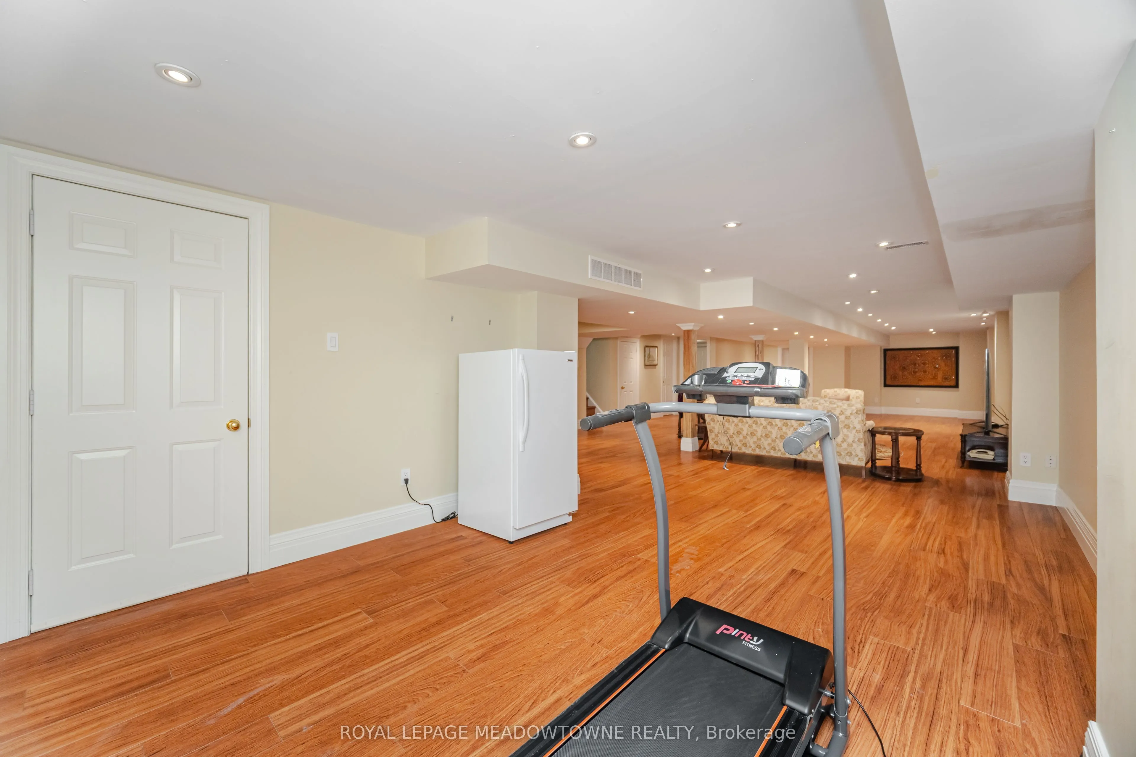 915 Gaslight Way