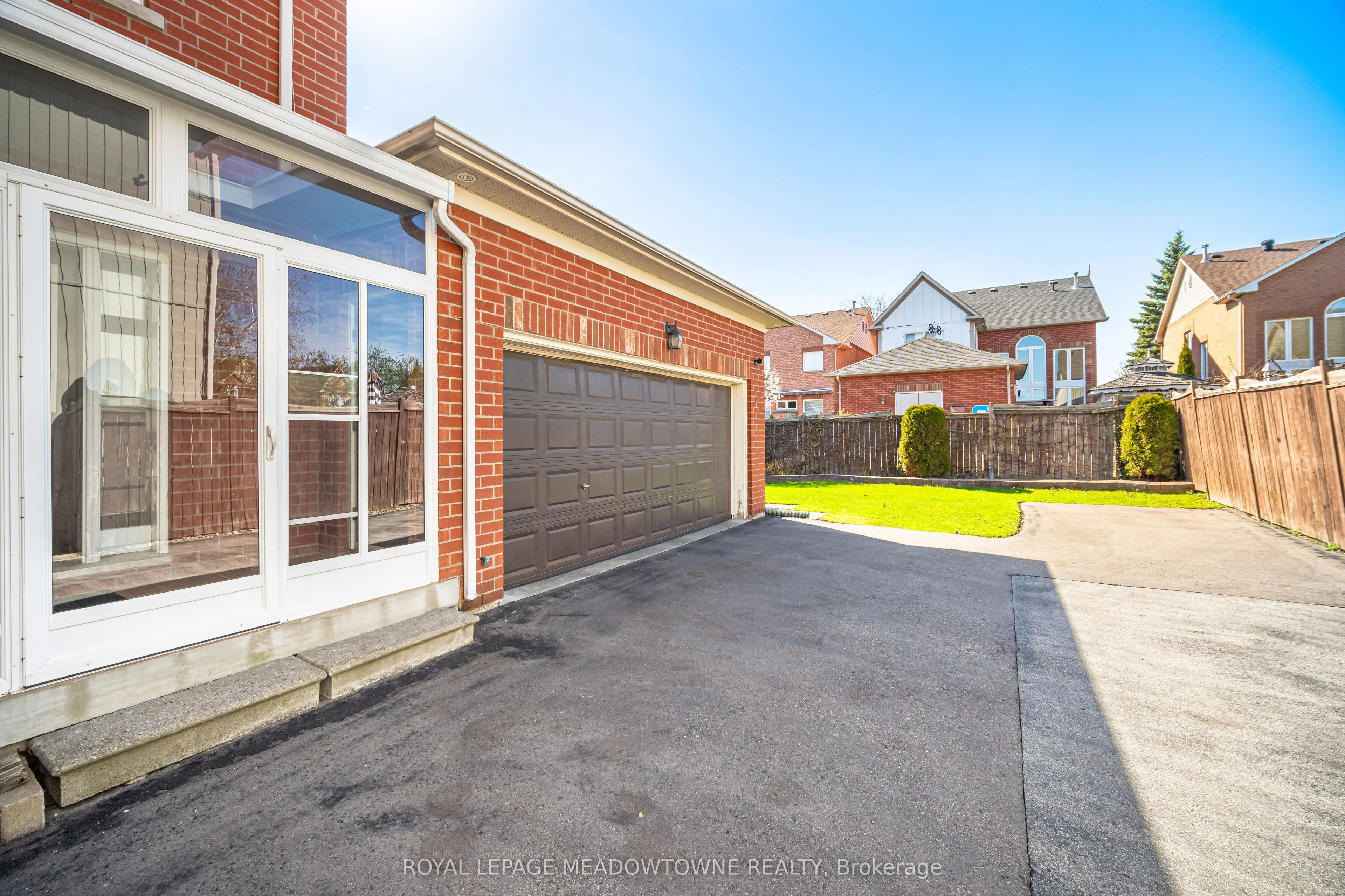 915 Gaslight Way