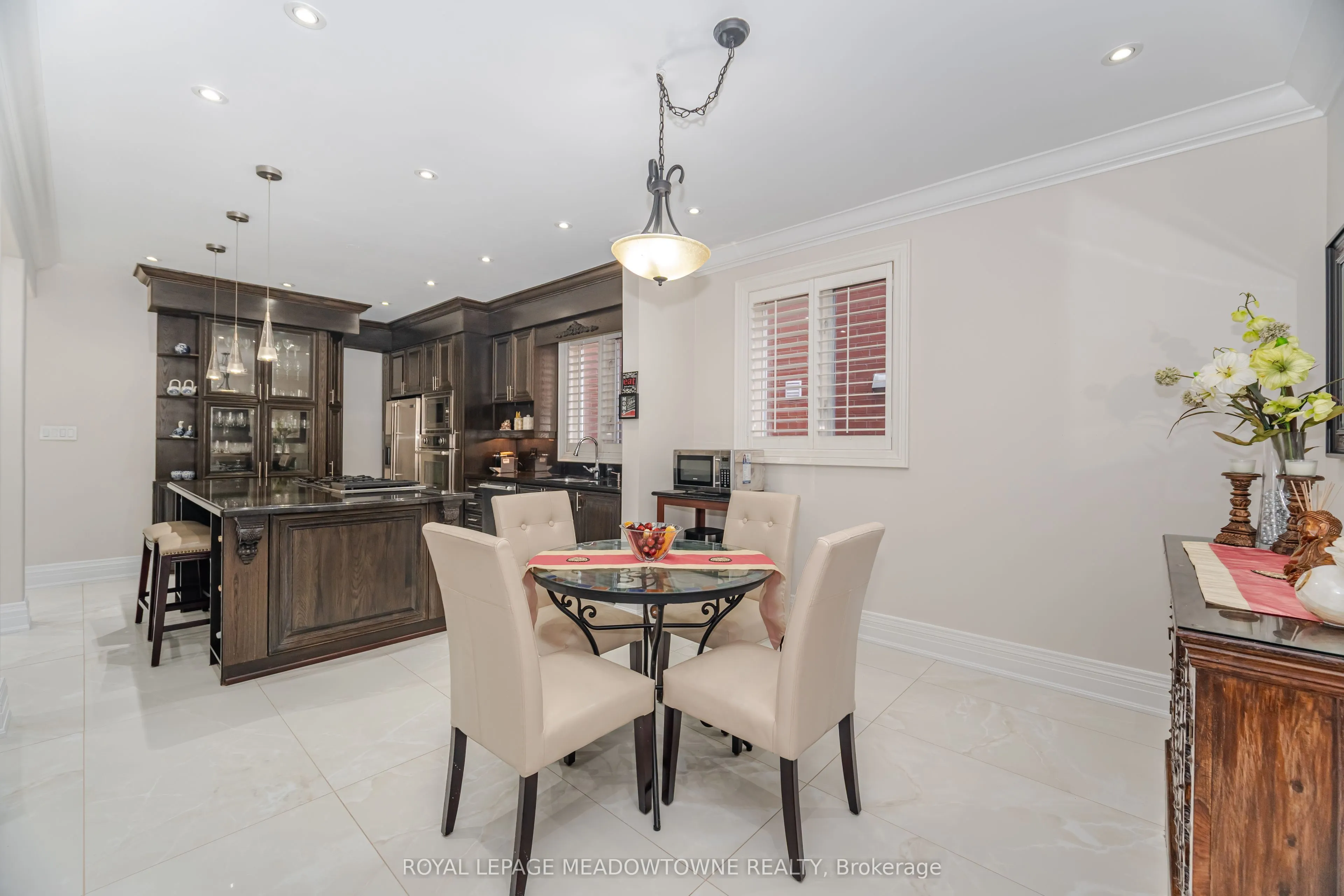 915 Gaslight Way