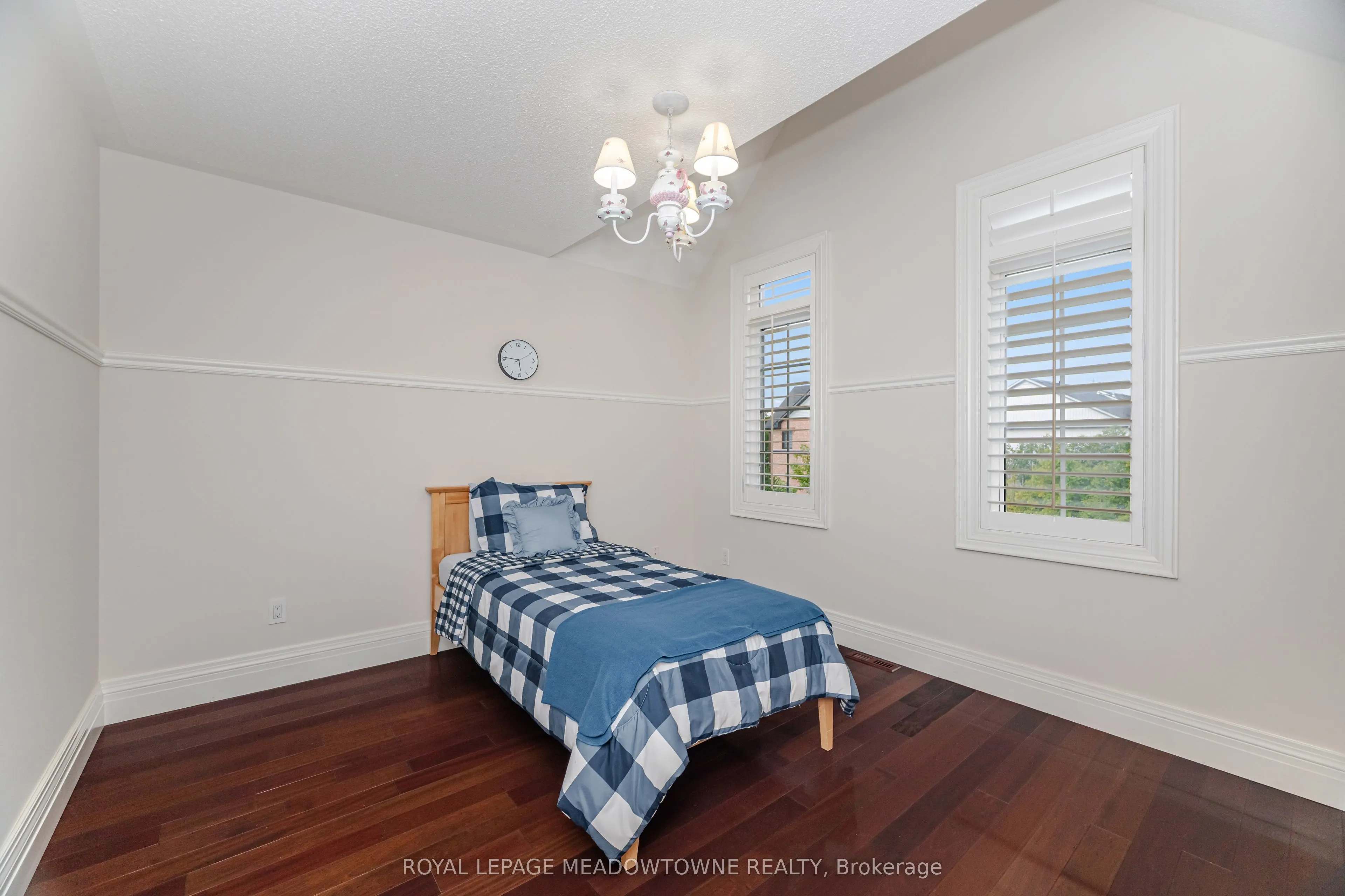 915 Gaslight Way