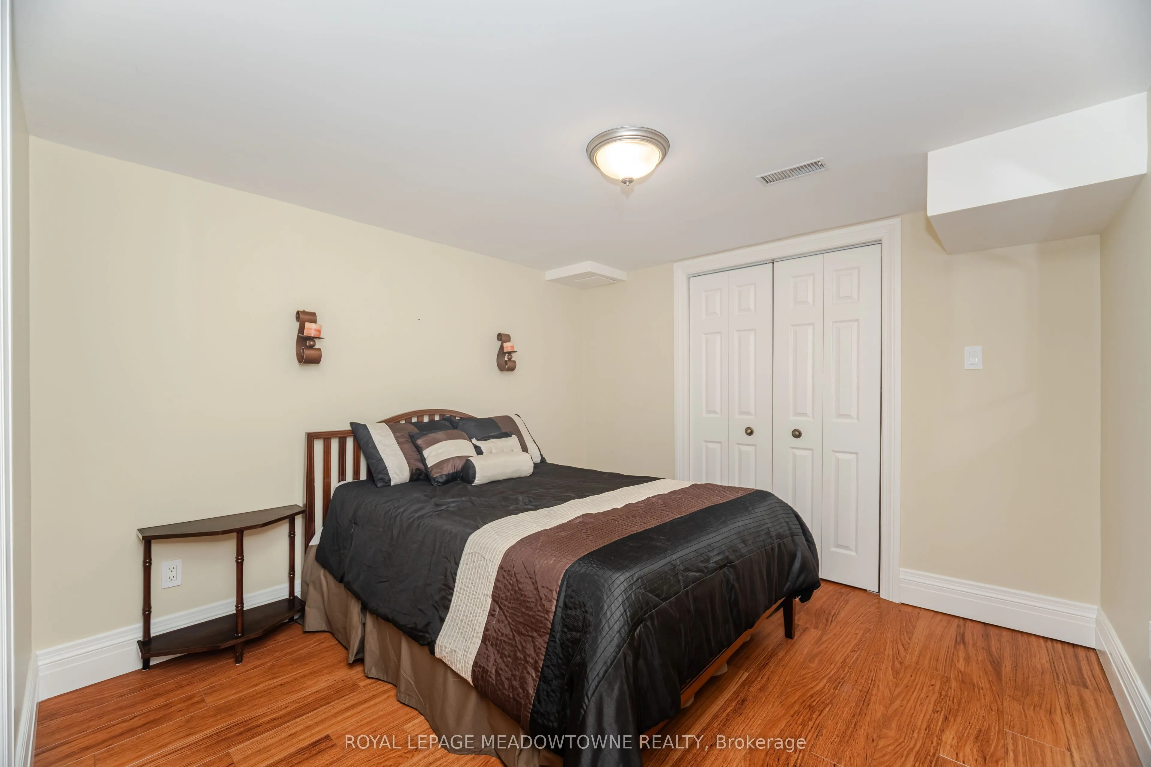915 Gaslight Way