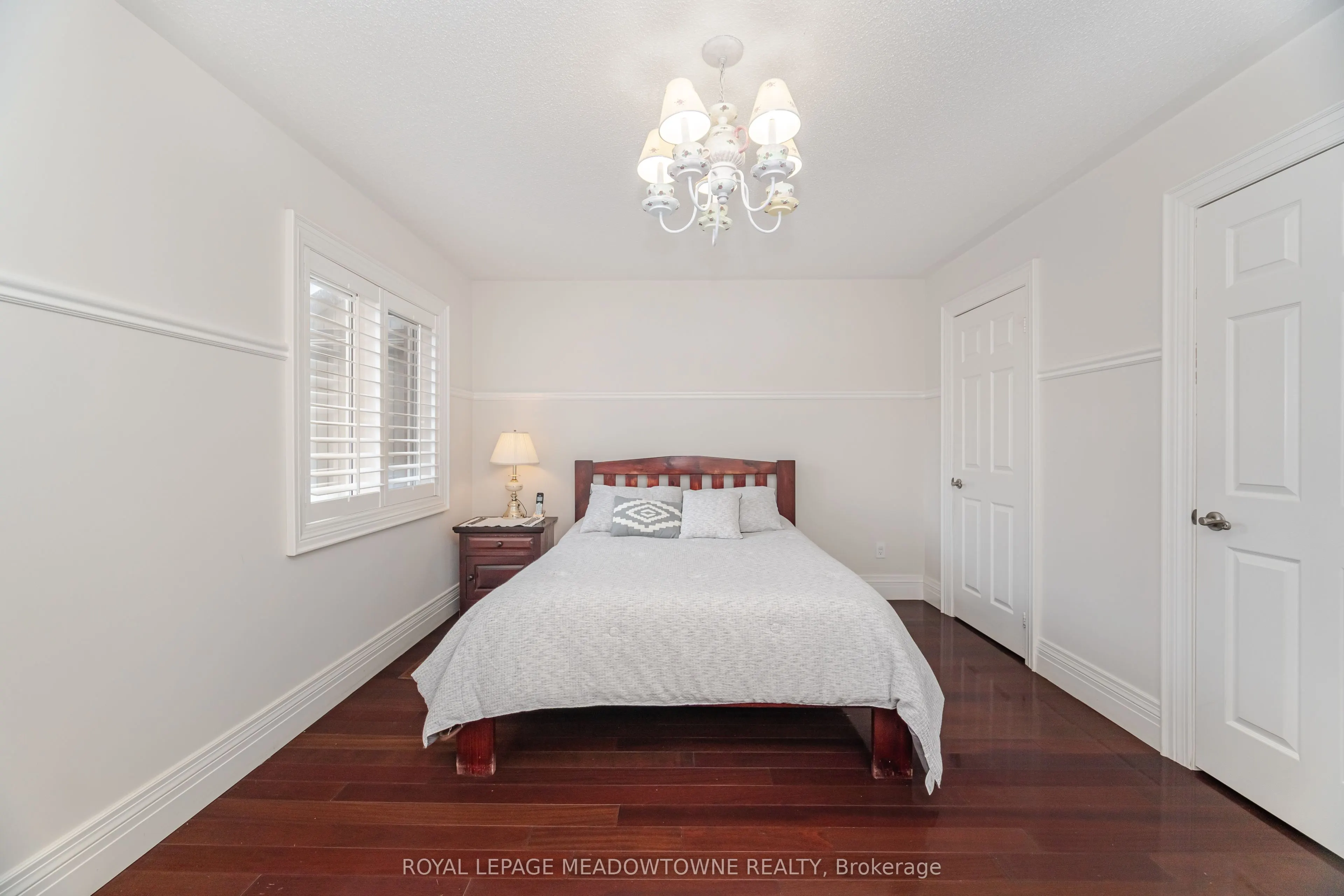 915 Gaslight Way
