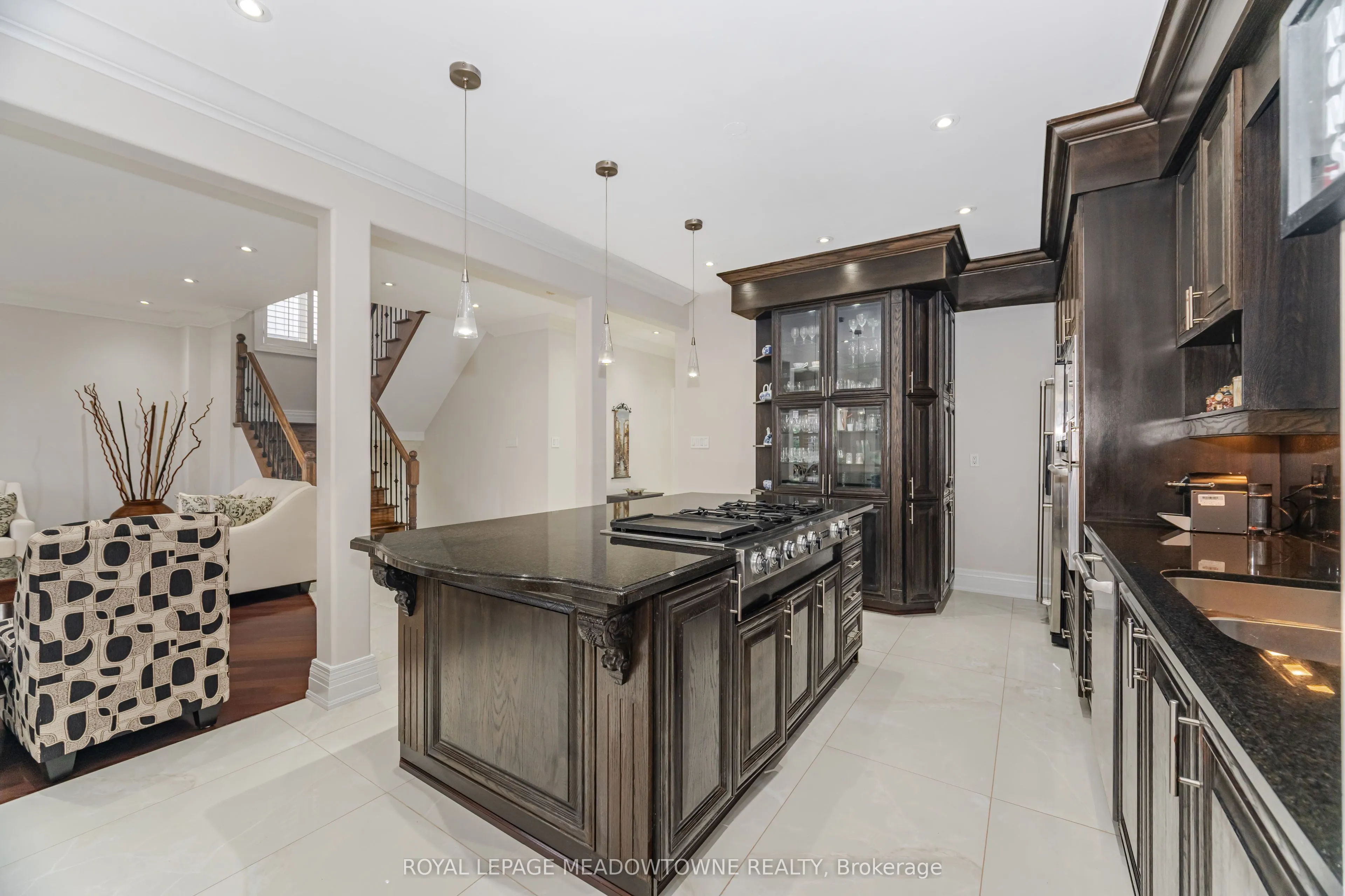 915 Gaslight Way
