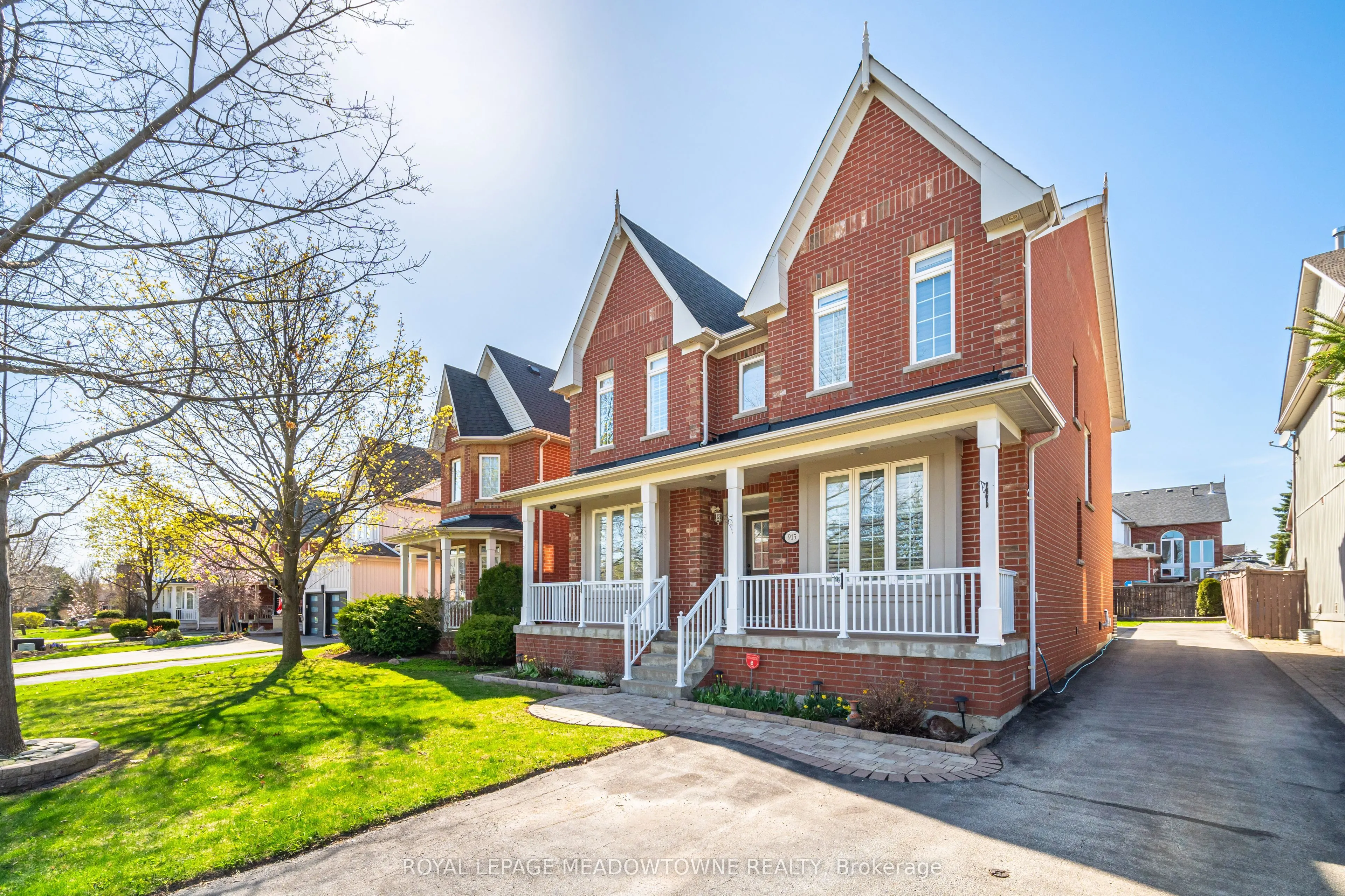 915 Gaslight Way