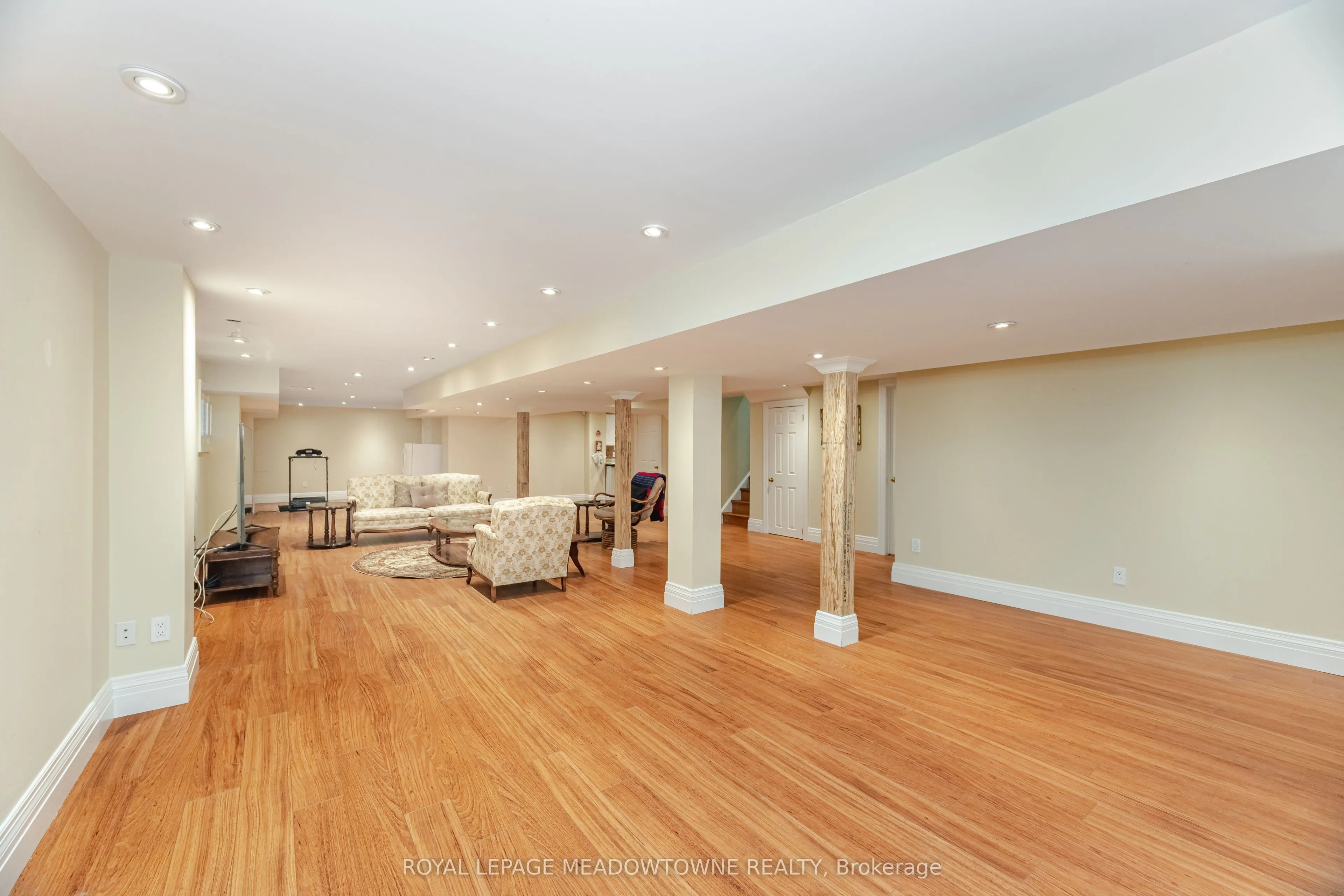 915 Gaslight Way