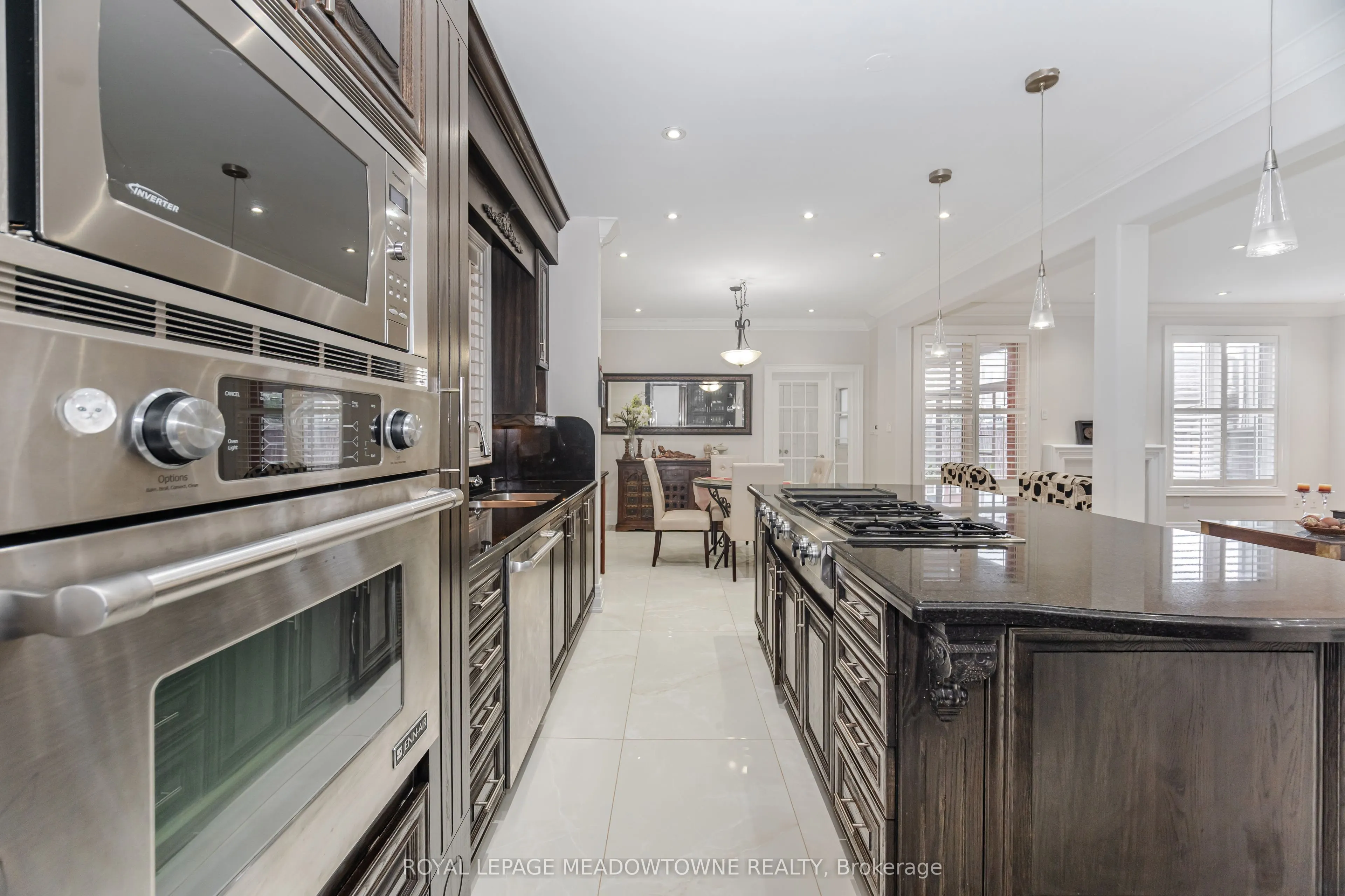 915 Gaslight Way