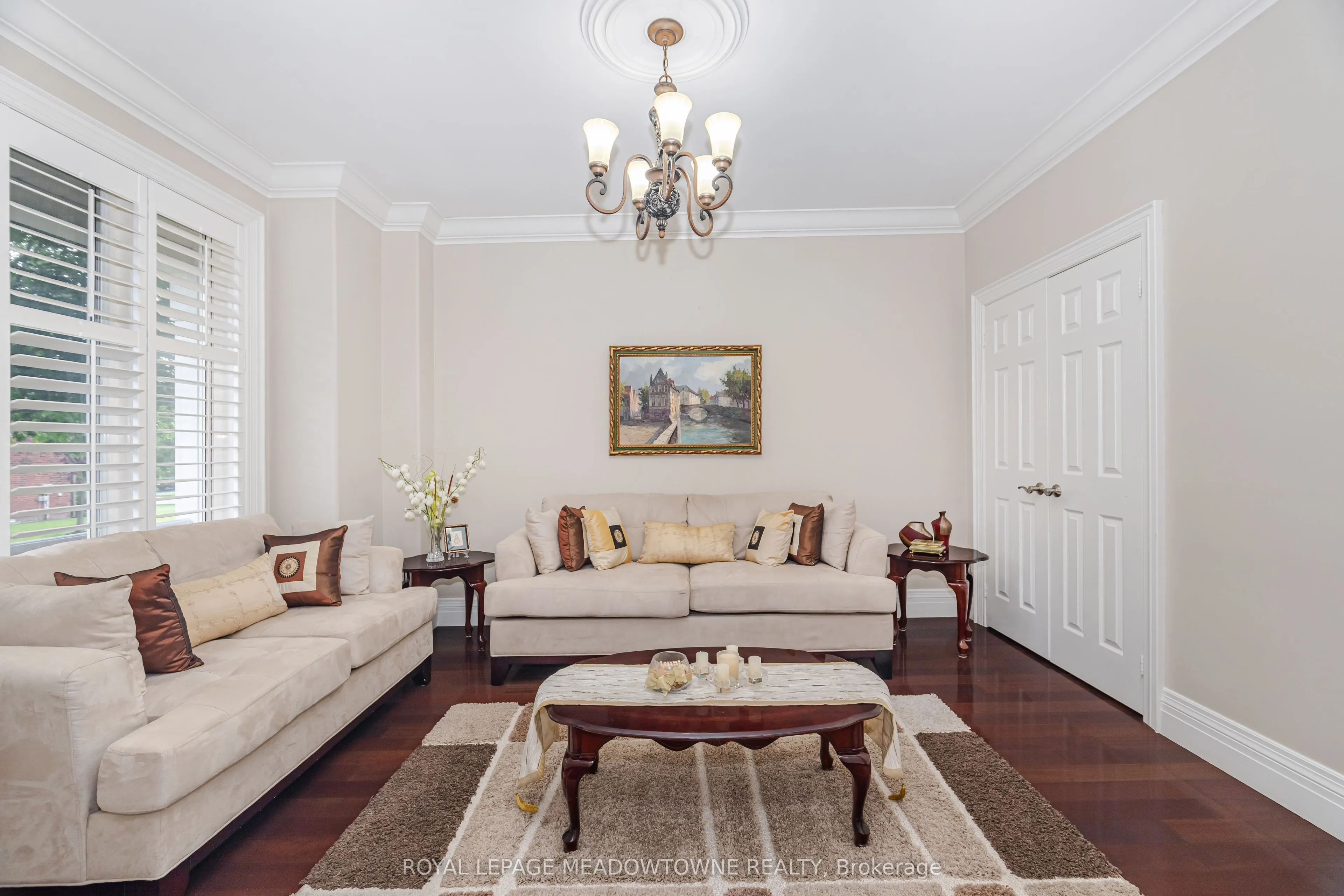 915 Gaslight Way