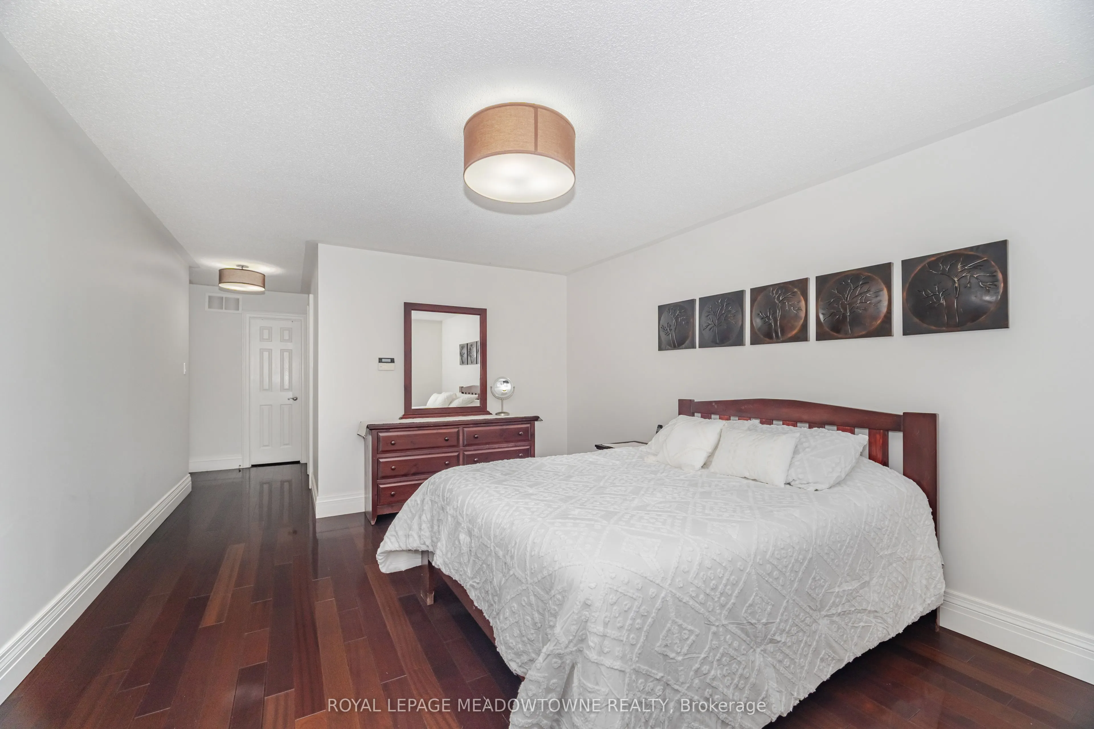 915 Gaslight Way
