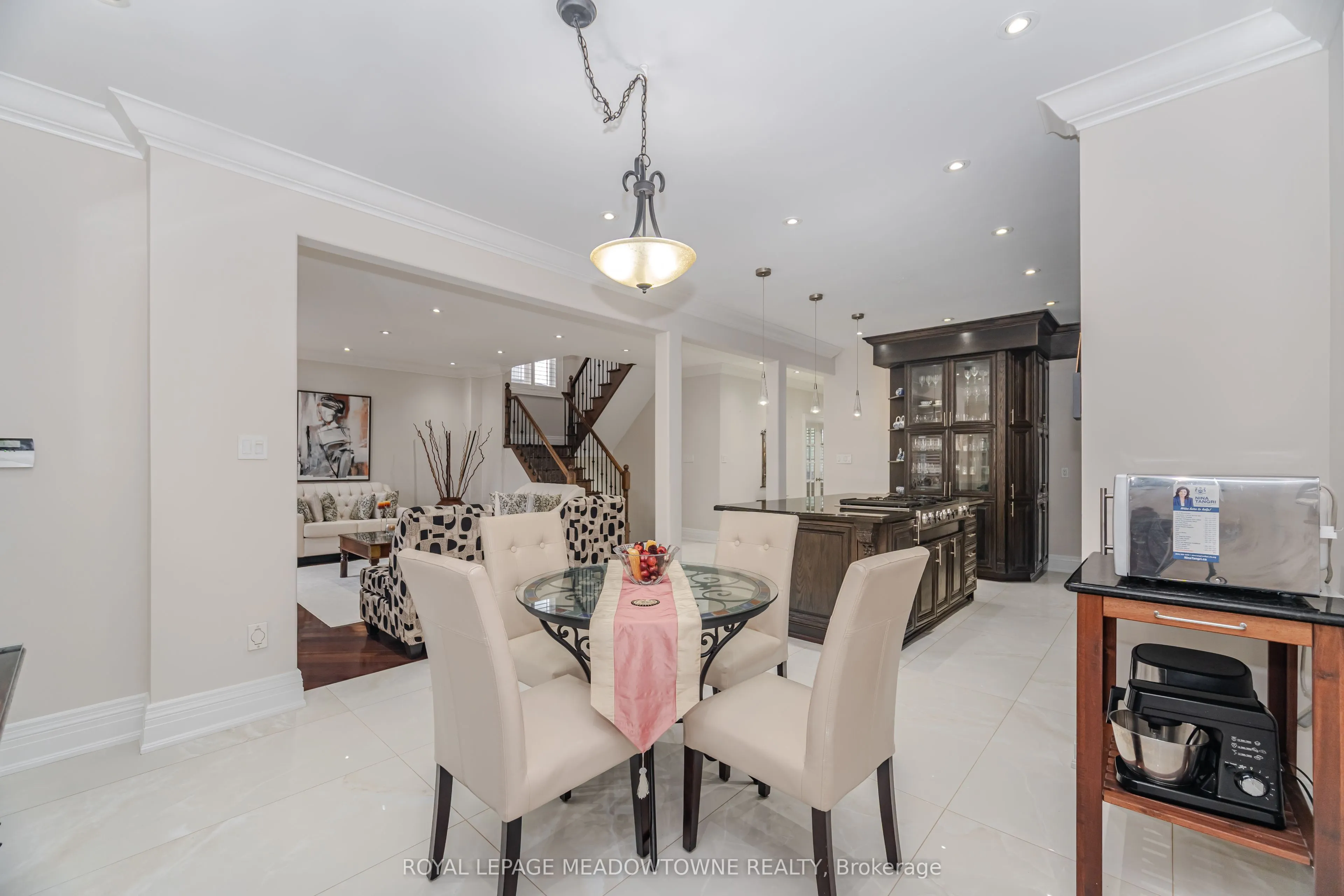 915 Gaslight Way