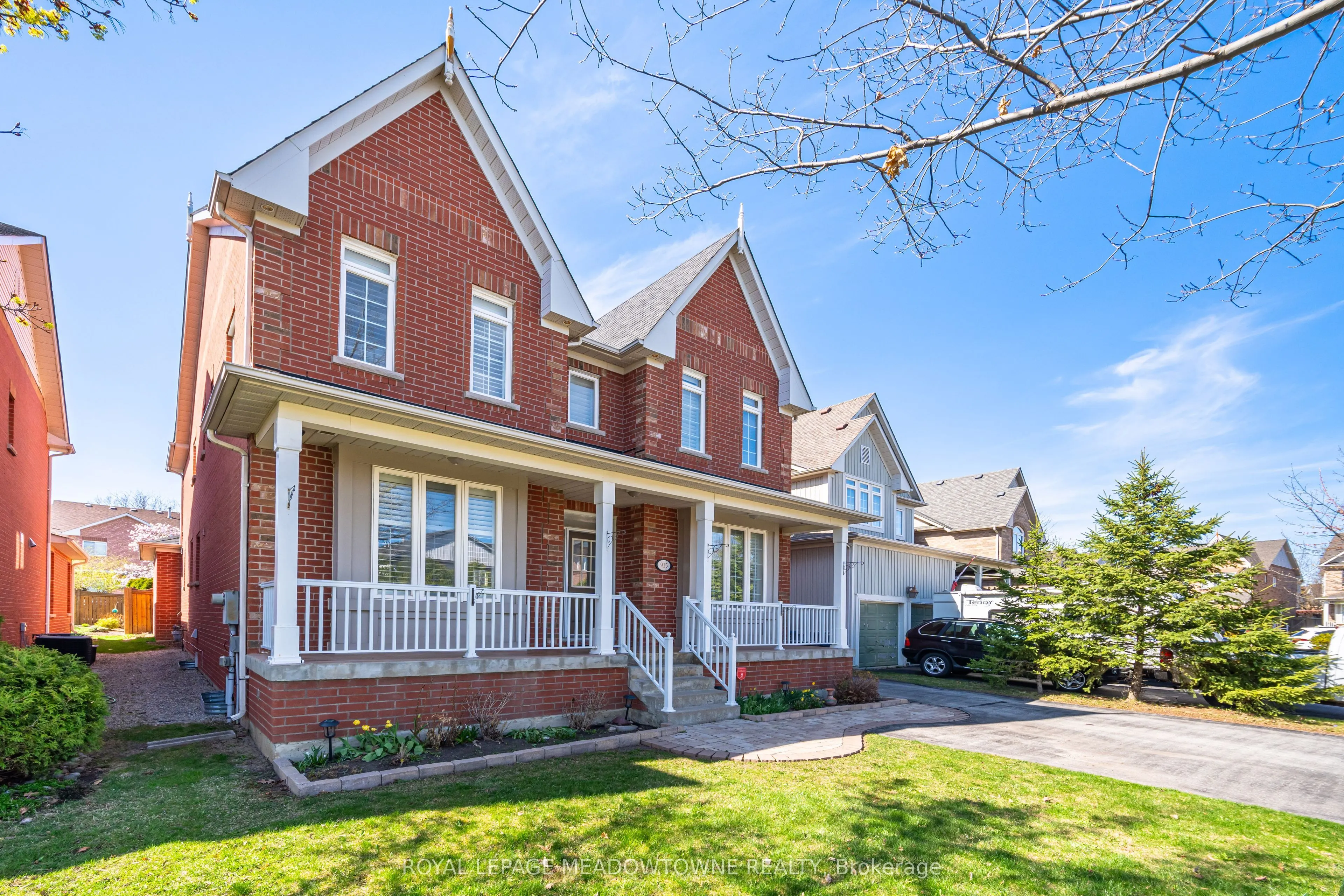 915 Gaslight Way