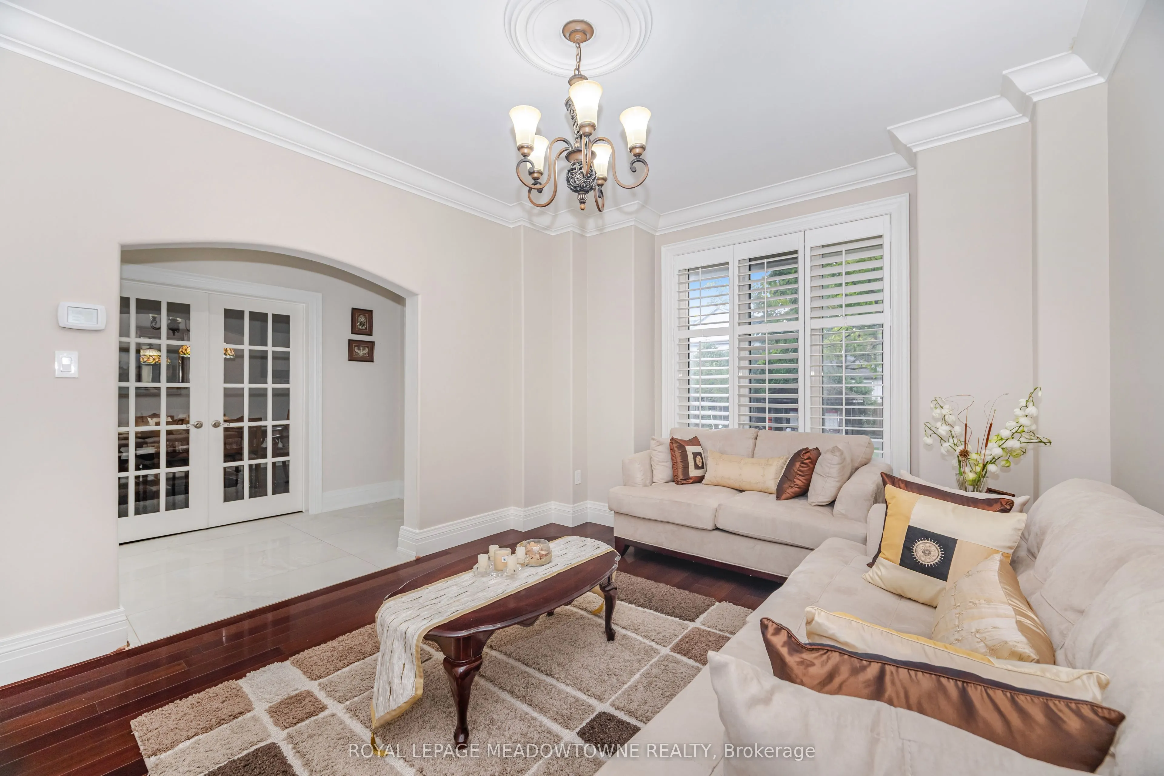 915 Gaslight Way