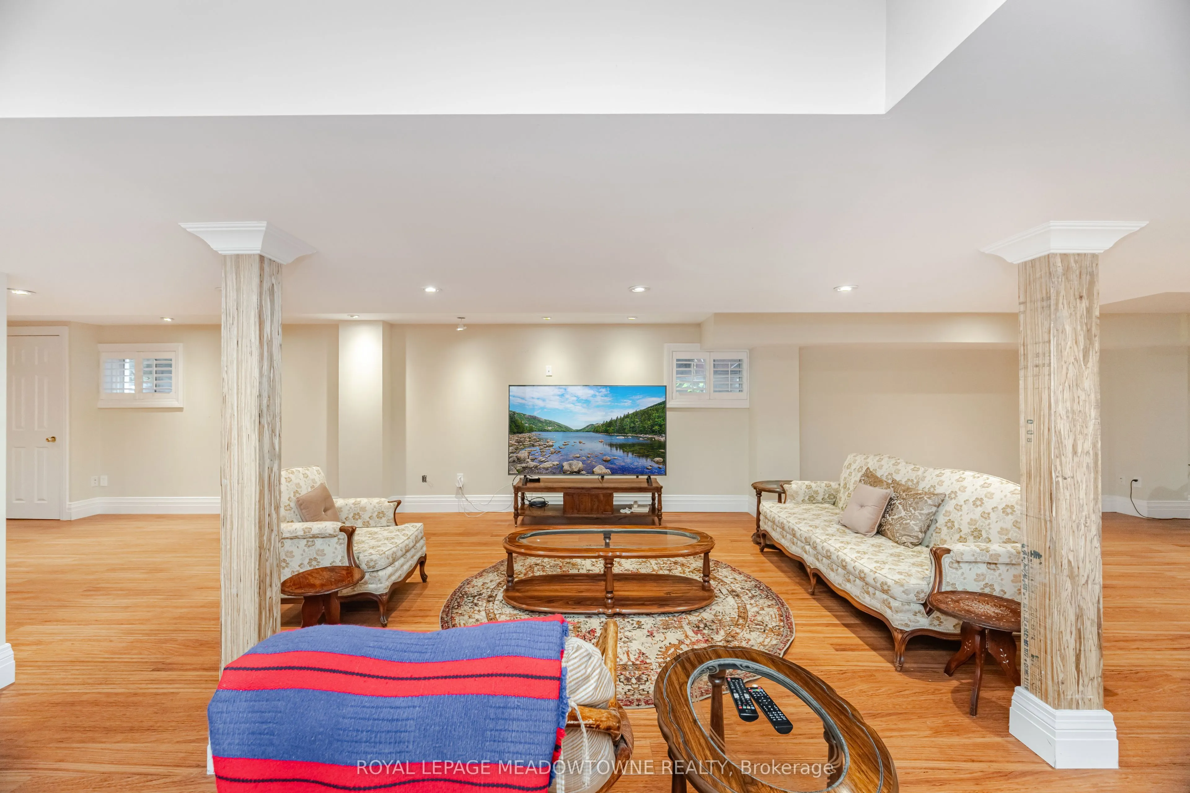 915 Gaslight Way