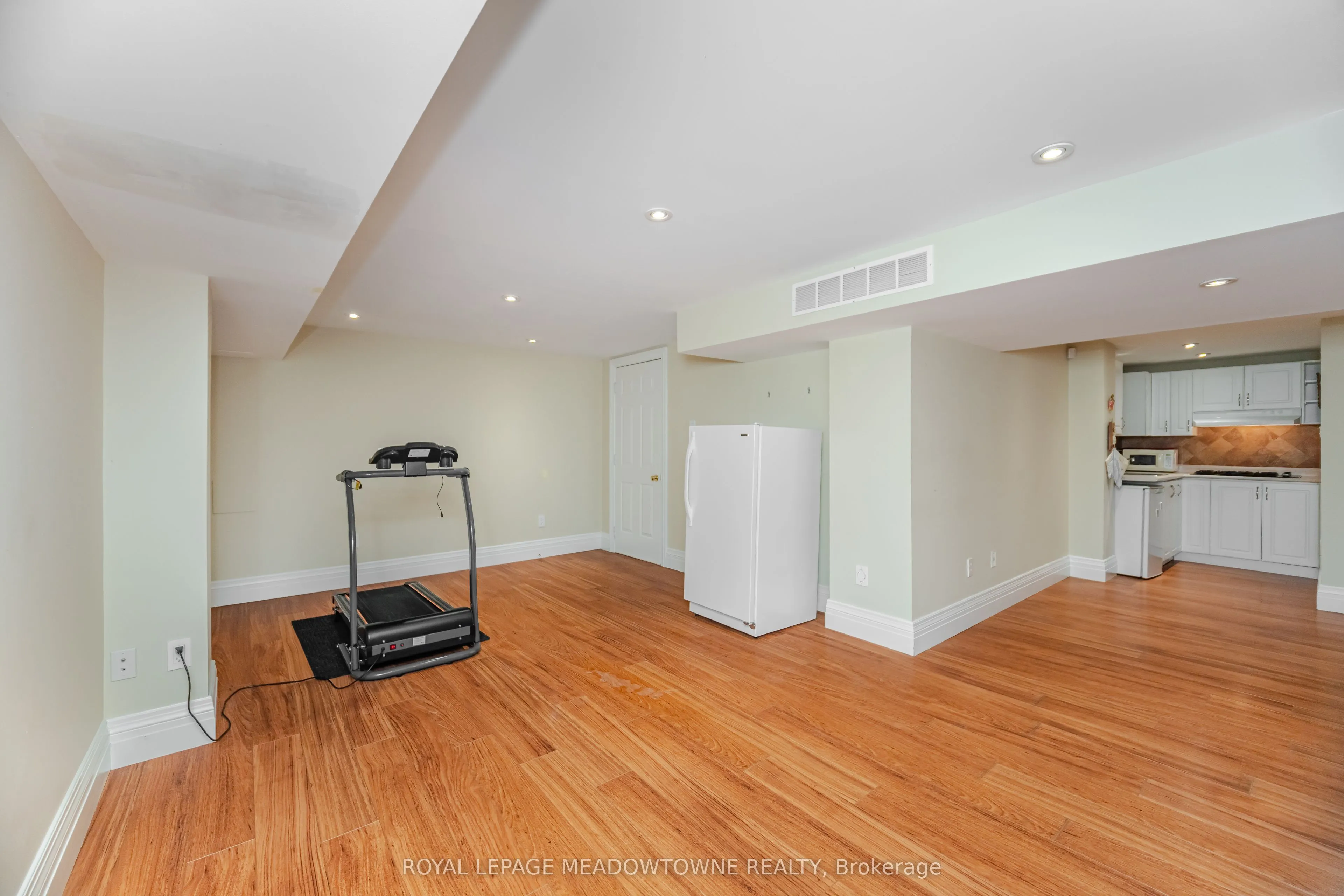 915 Gaslight Way