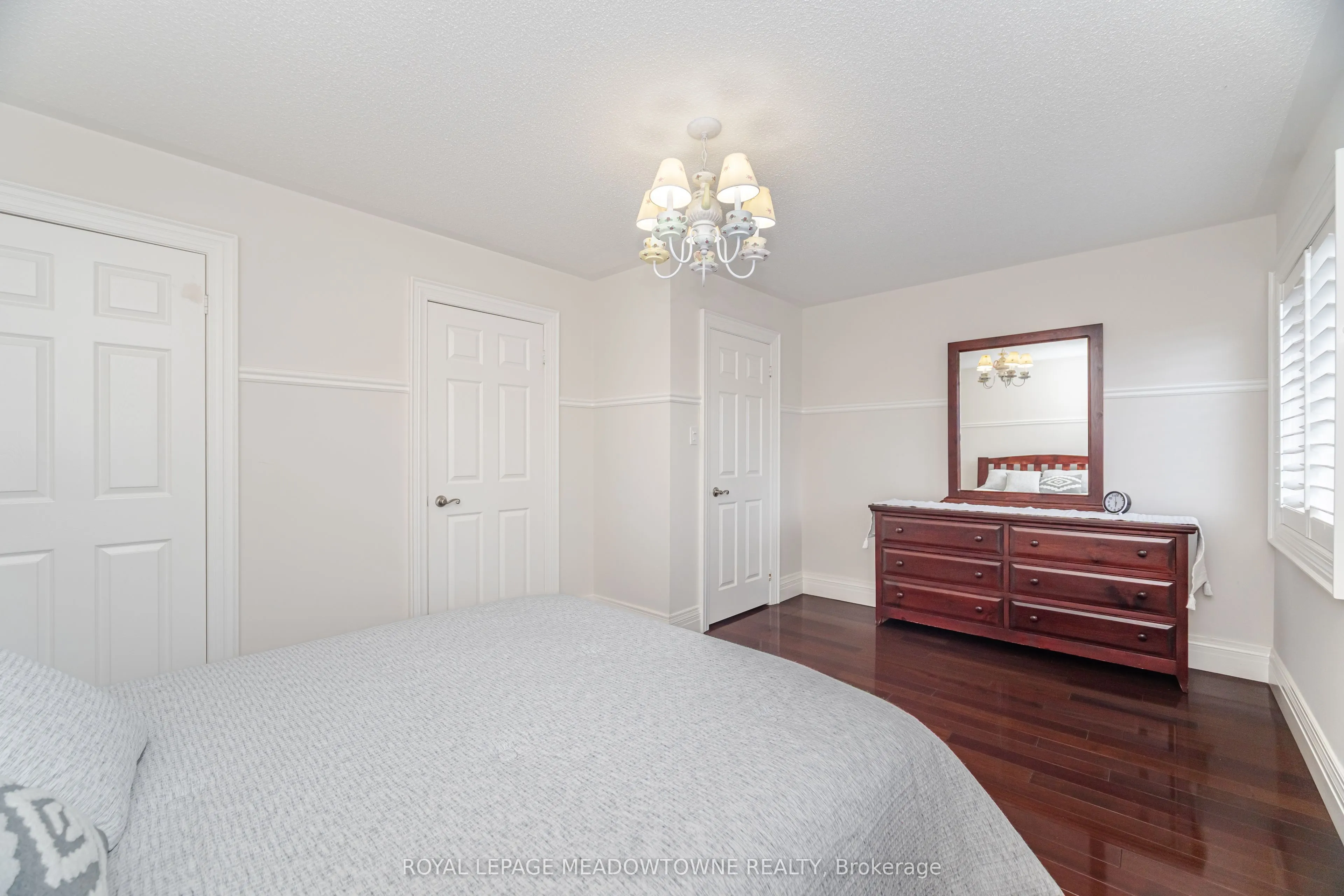 915 Gaslight Way