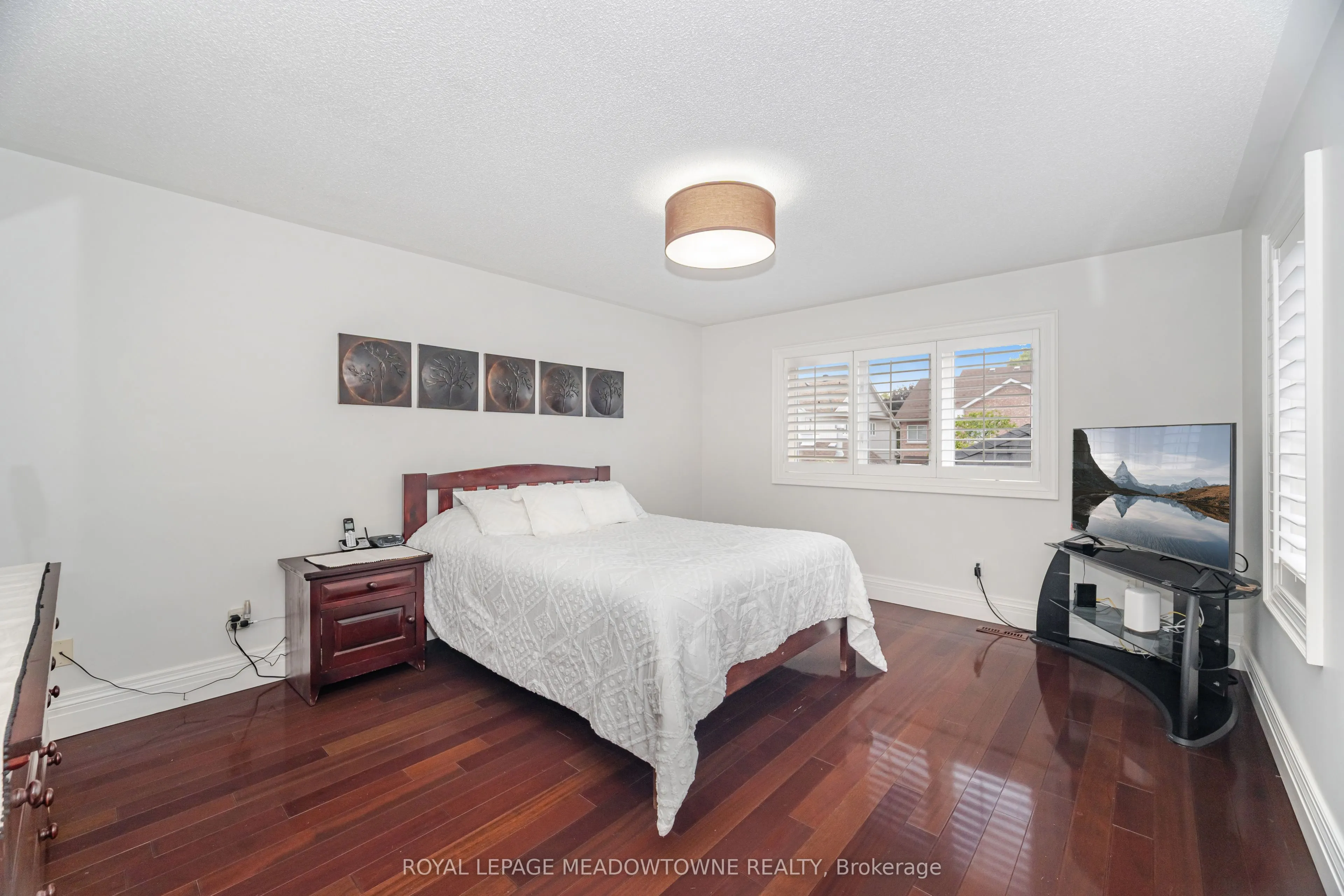 915 Gaslight Way
