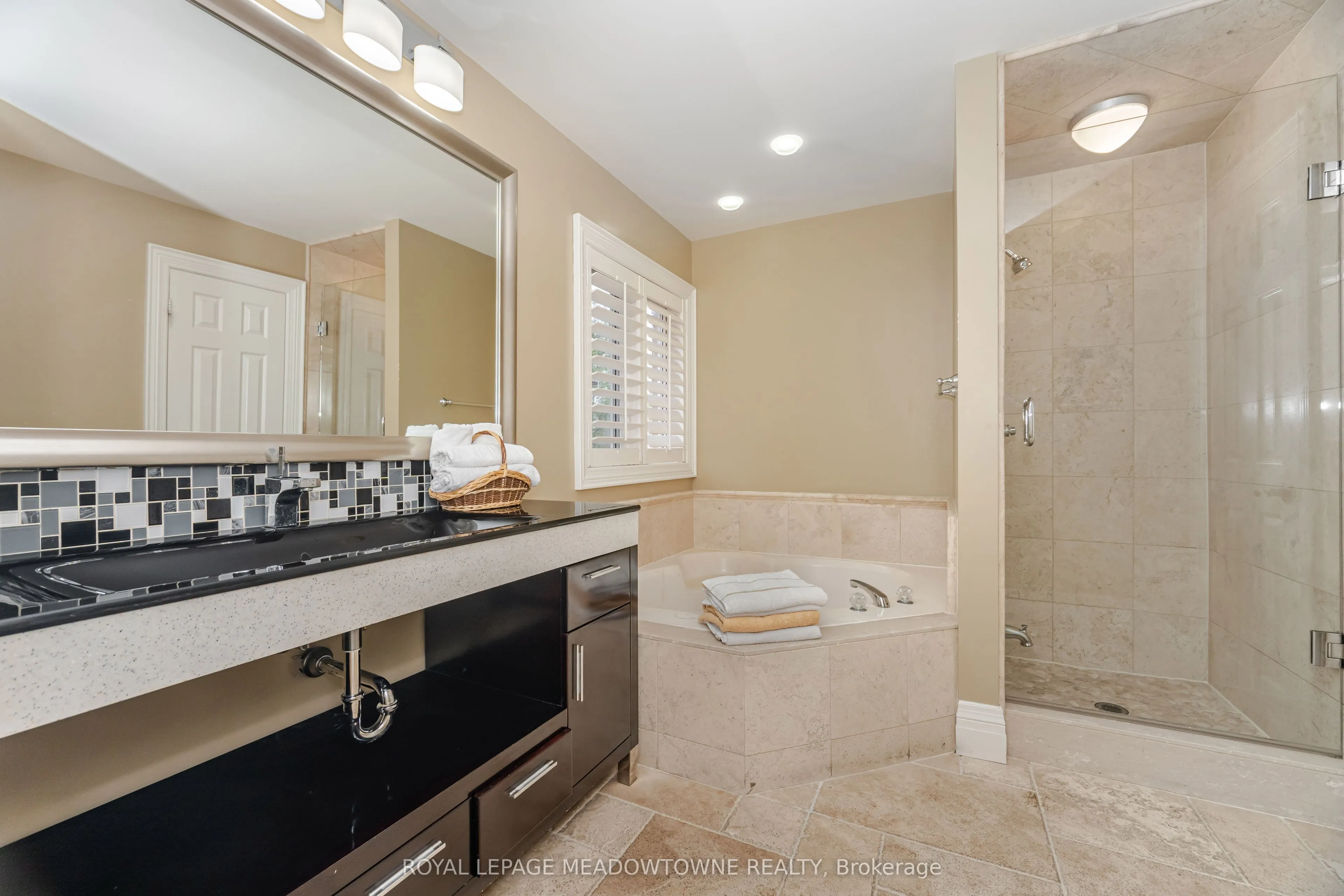 915 Gaslight Way