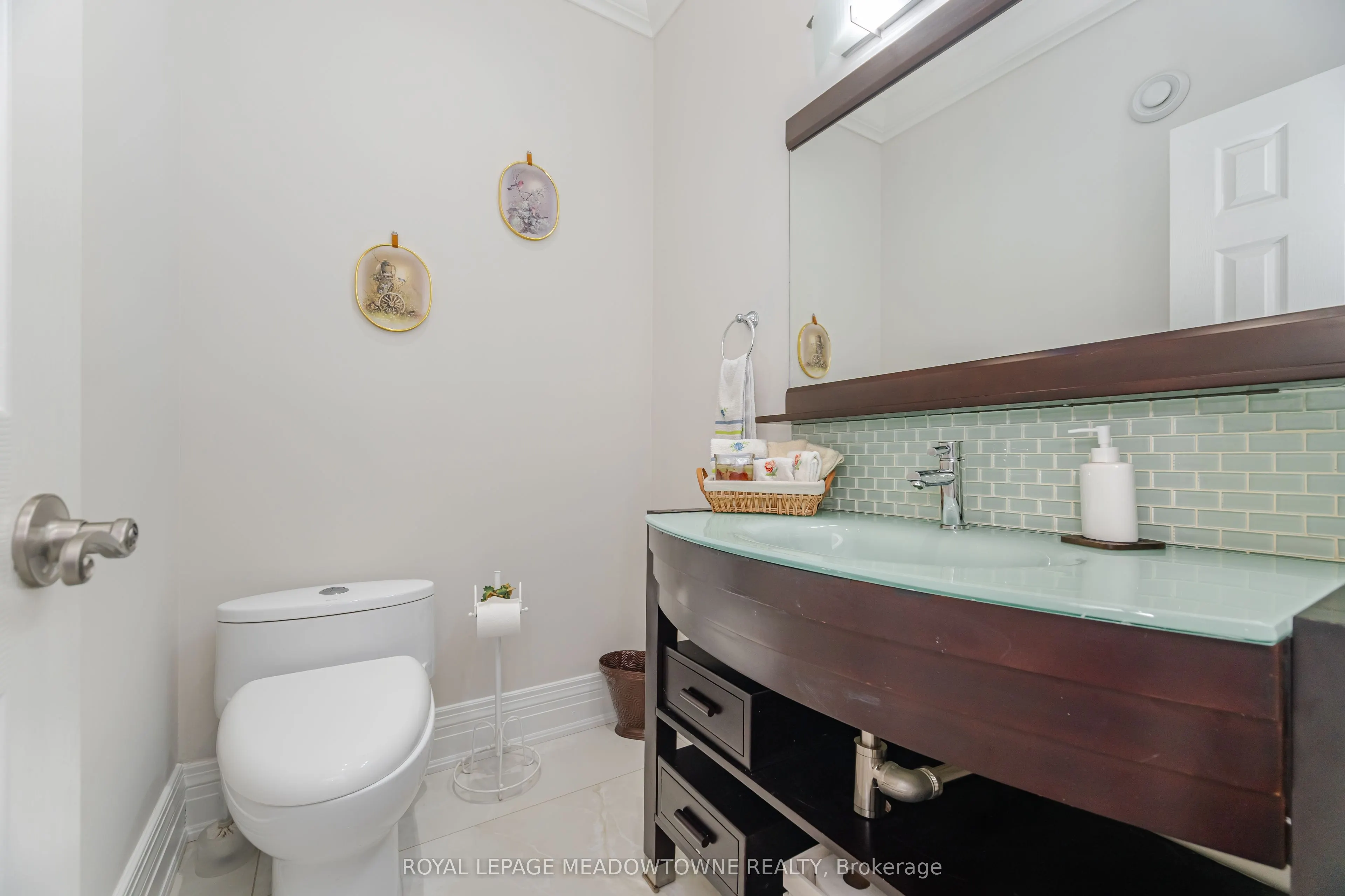915 Gaslight Way
