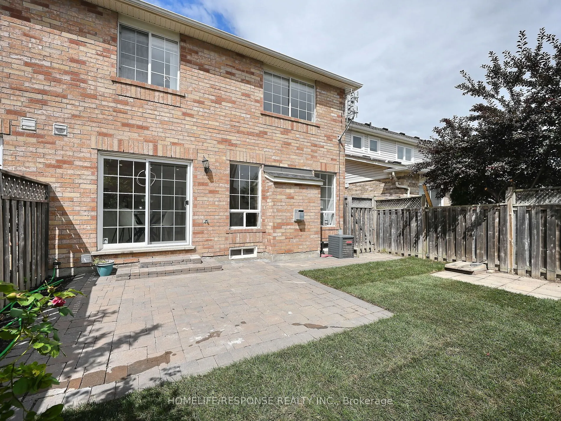 1119 KELLY Gate