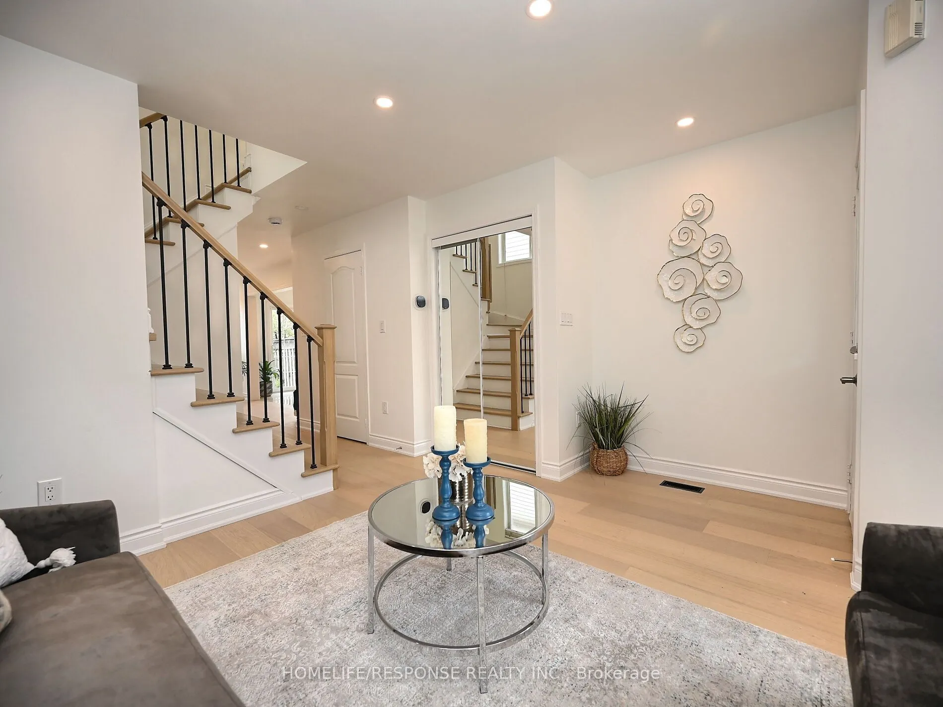 1119 KELLY Gate
