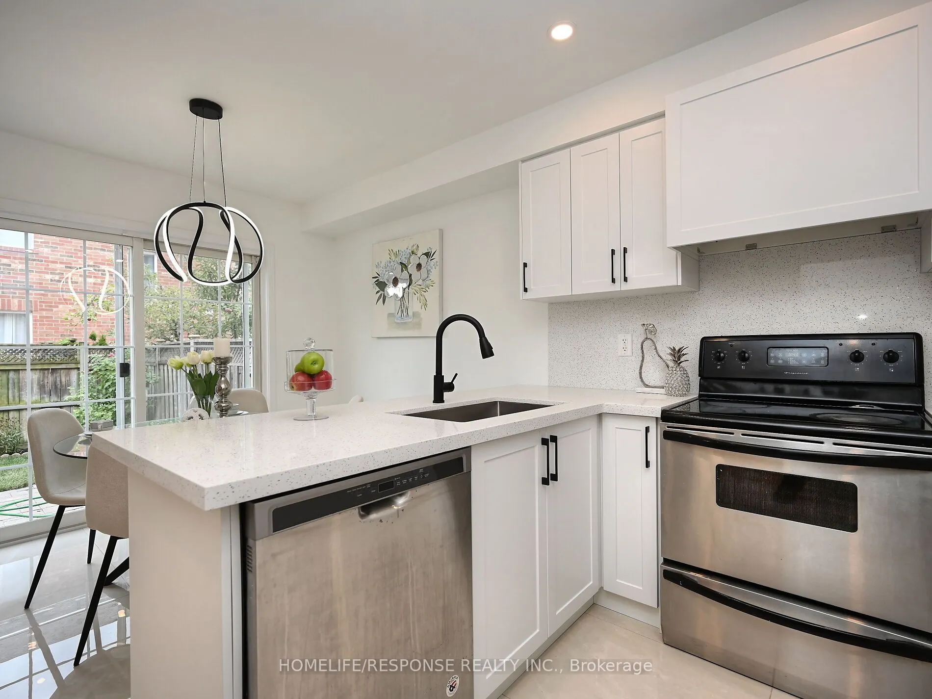 1119 KELLY Gate