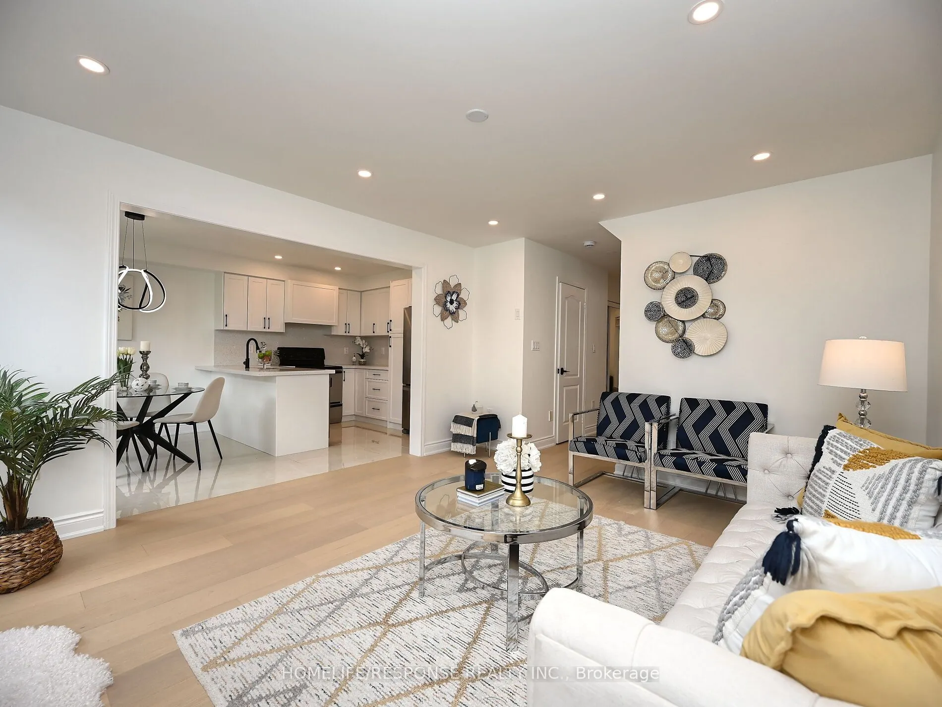 1119 KELLY Gate