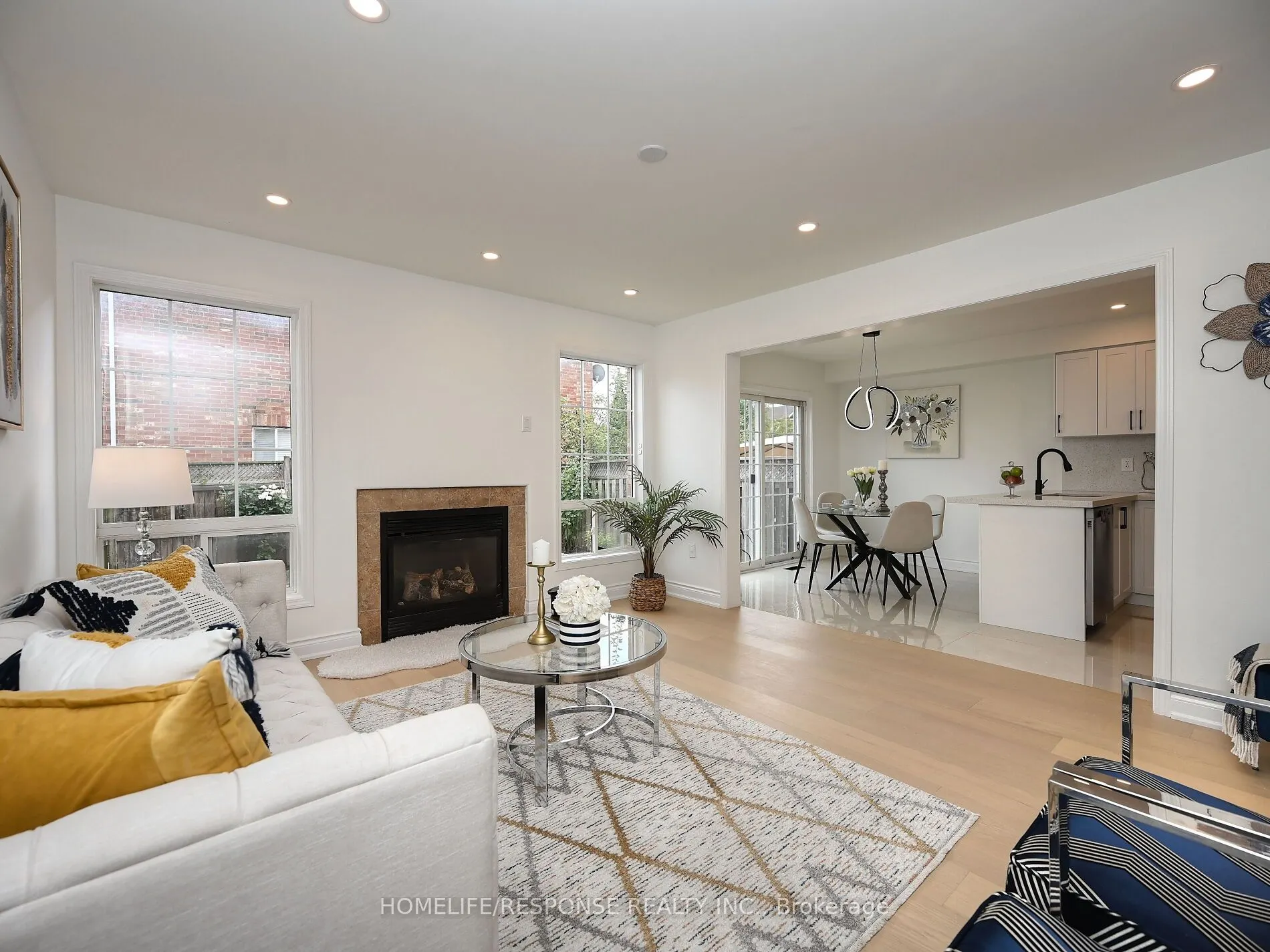 1119 KELLY Gate