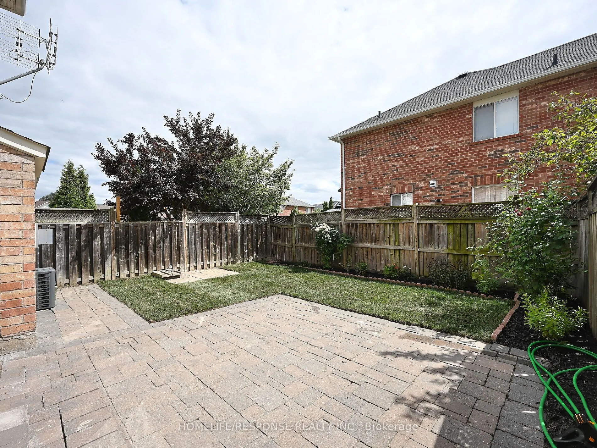 1119 KELLY Gate