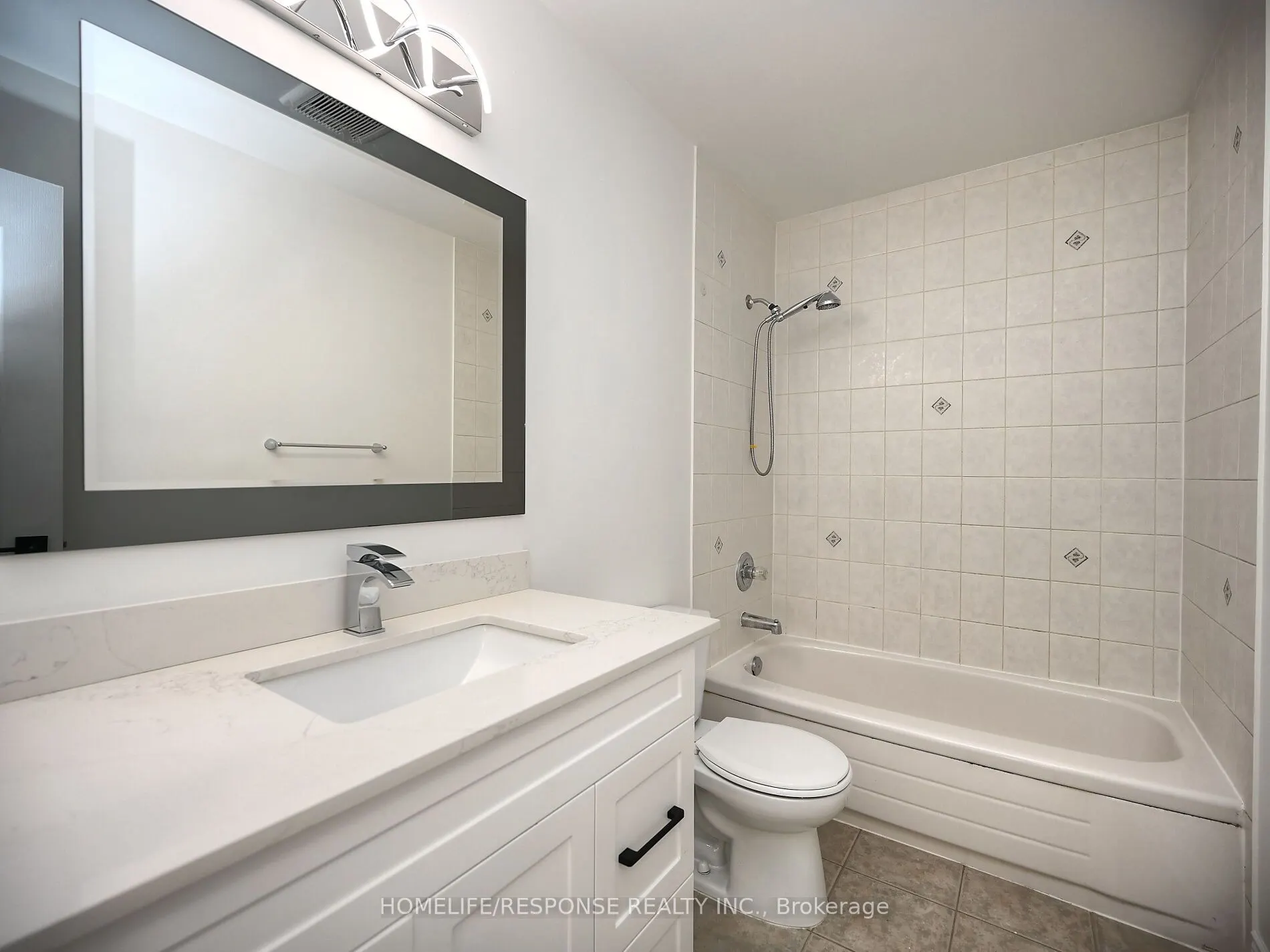 1119 KELLY Gate