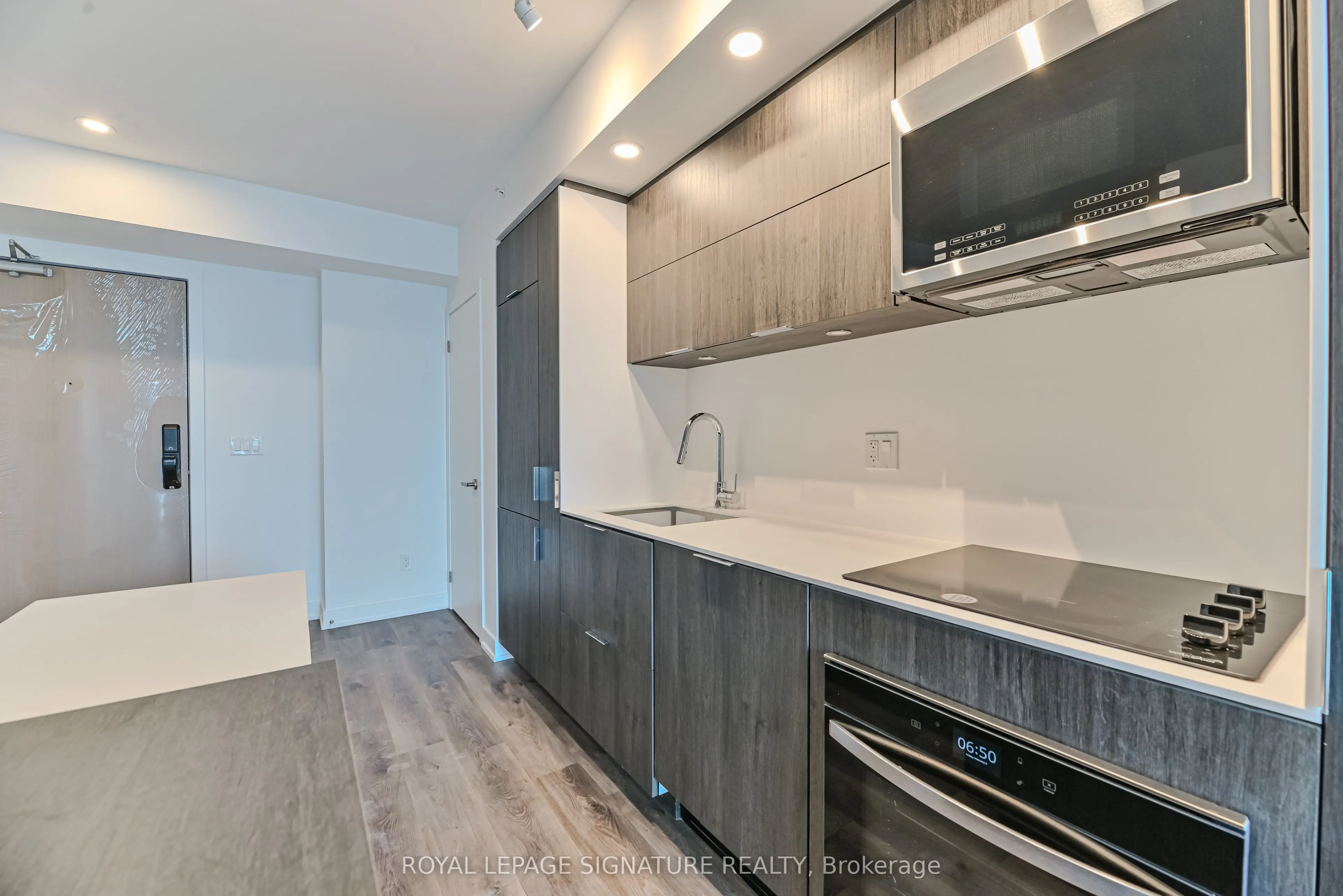 370 Martha Street, #1606