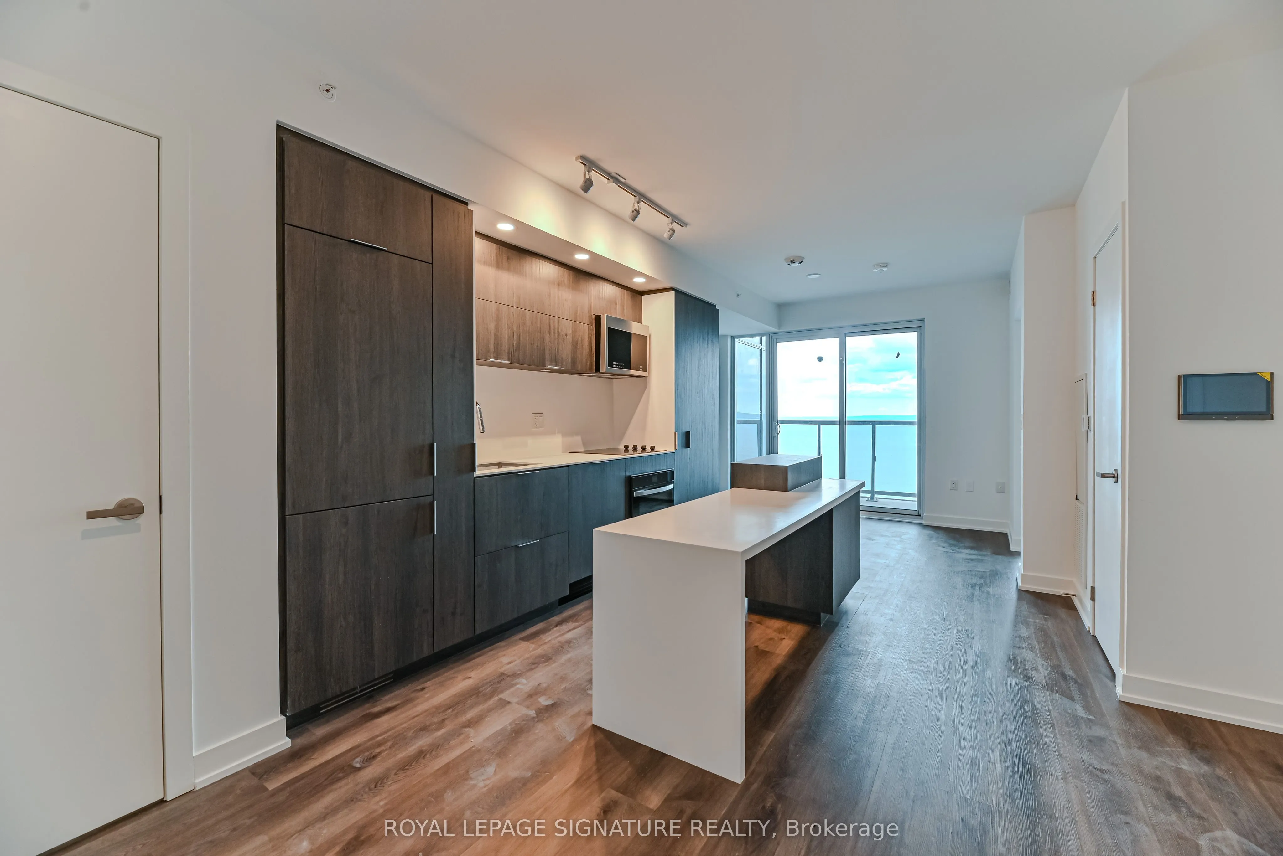 370 Martha Street, #1606