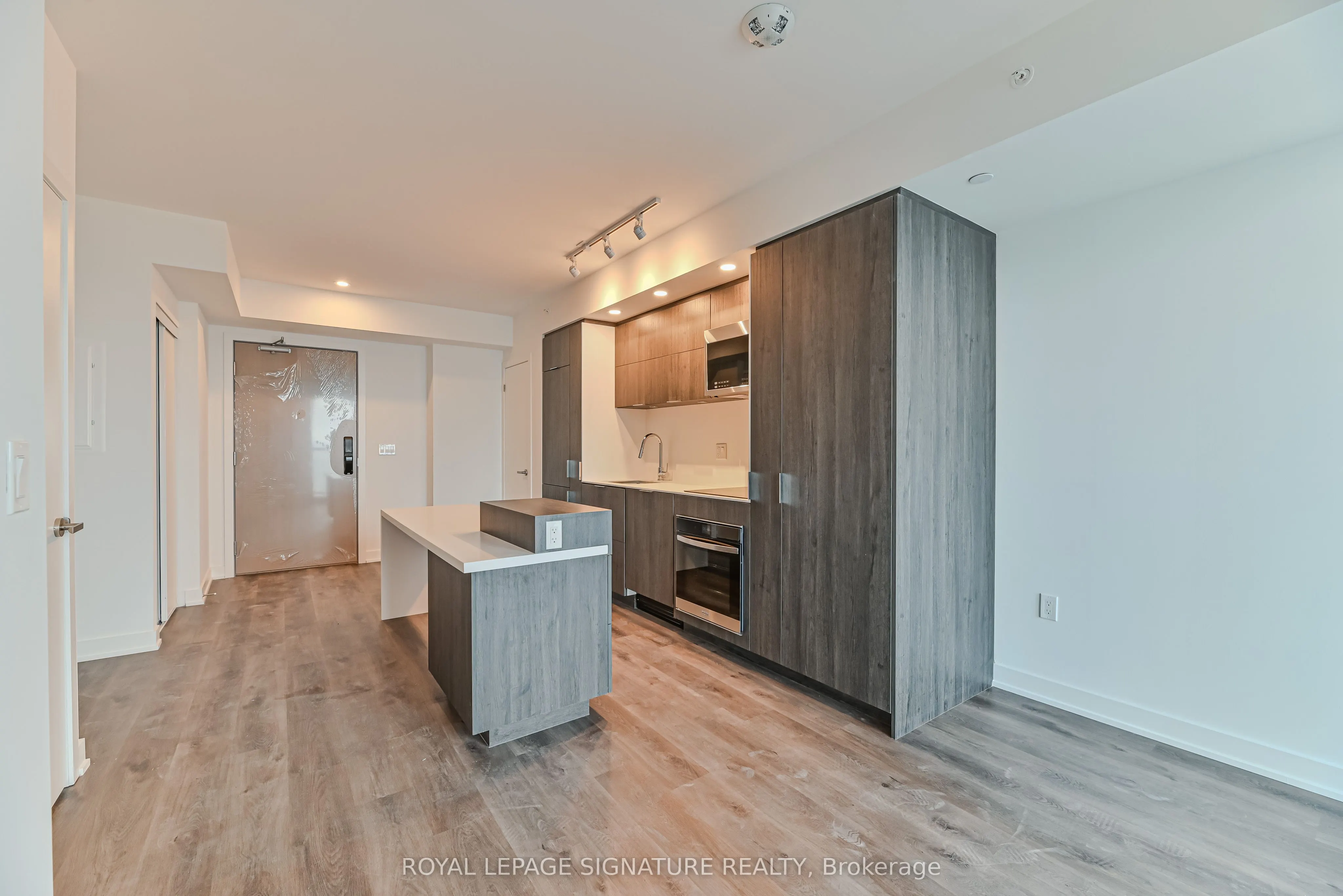 370 Martha Street, #1606