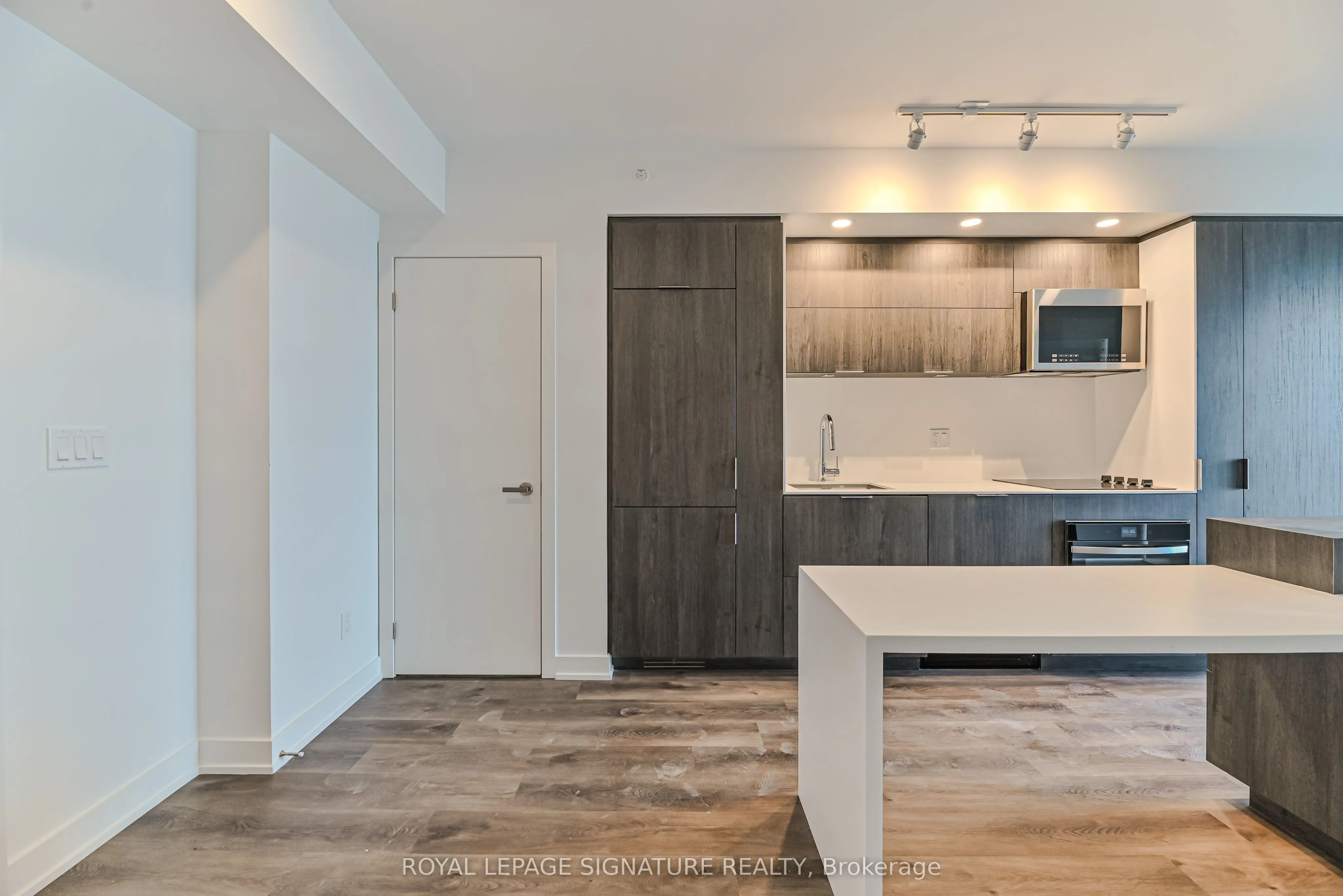 370 Martha Street, #1606