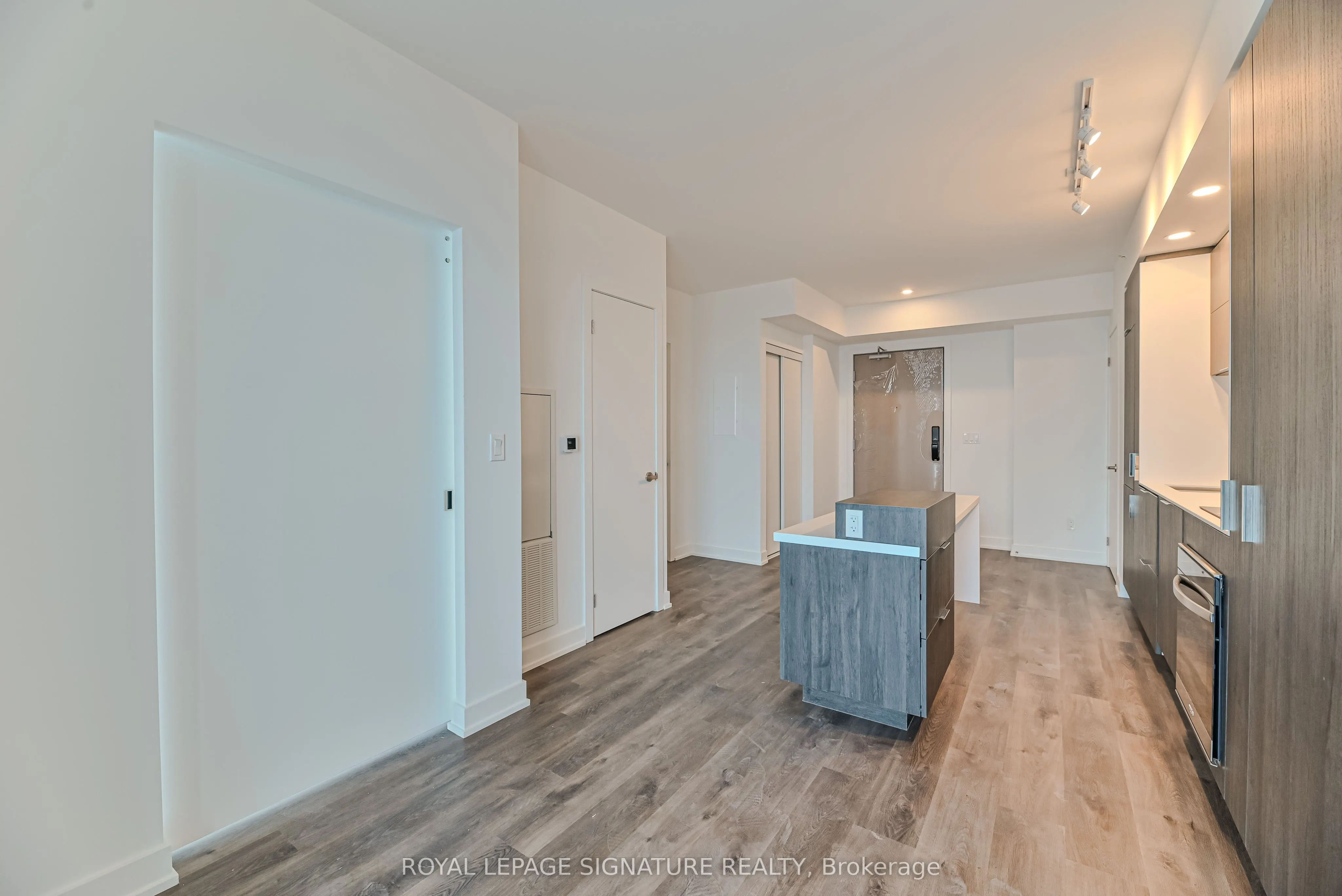 370 Martha Street, #1606