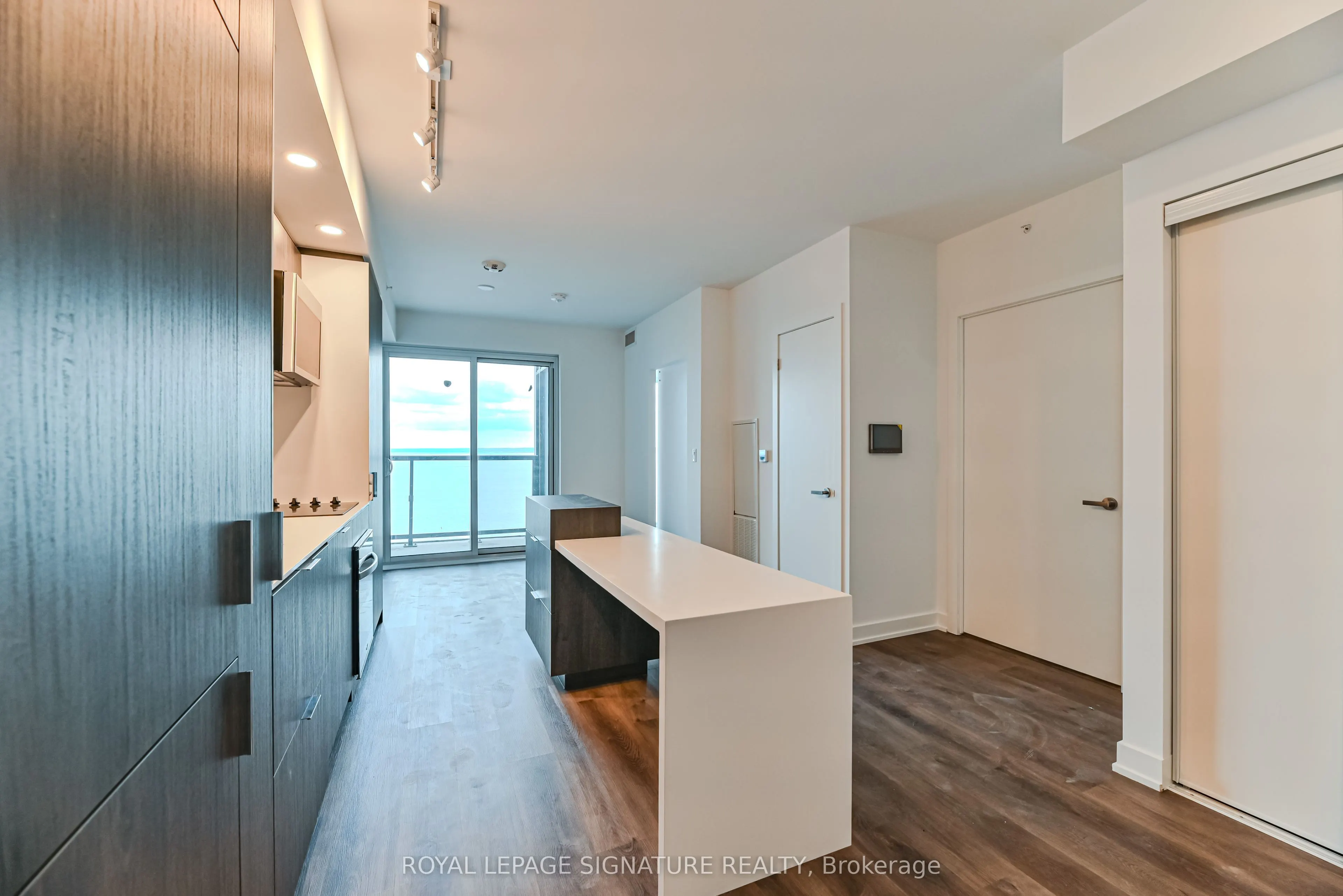 370 Martha Street, #1606