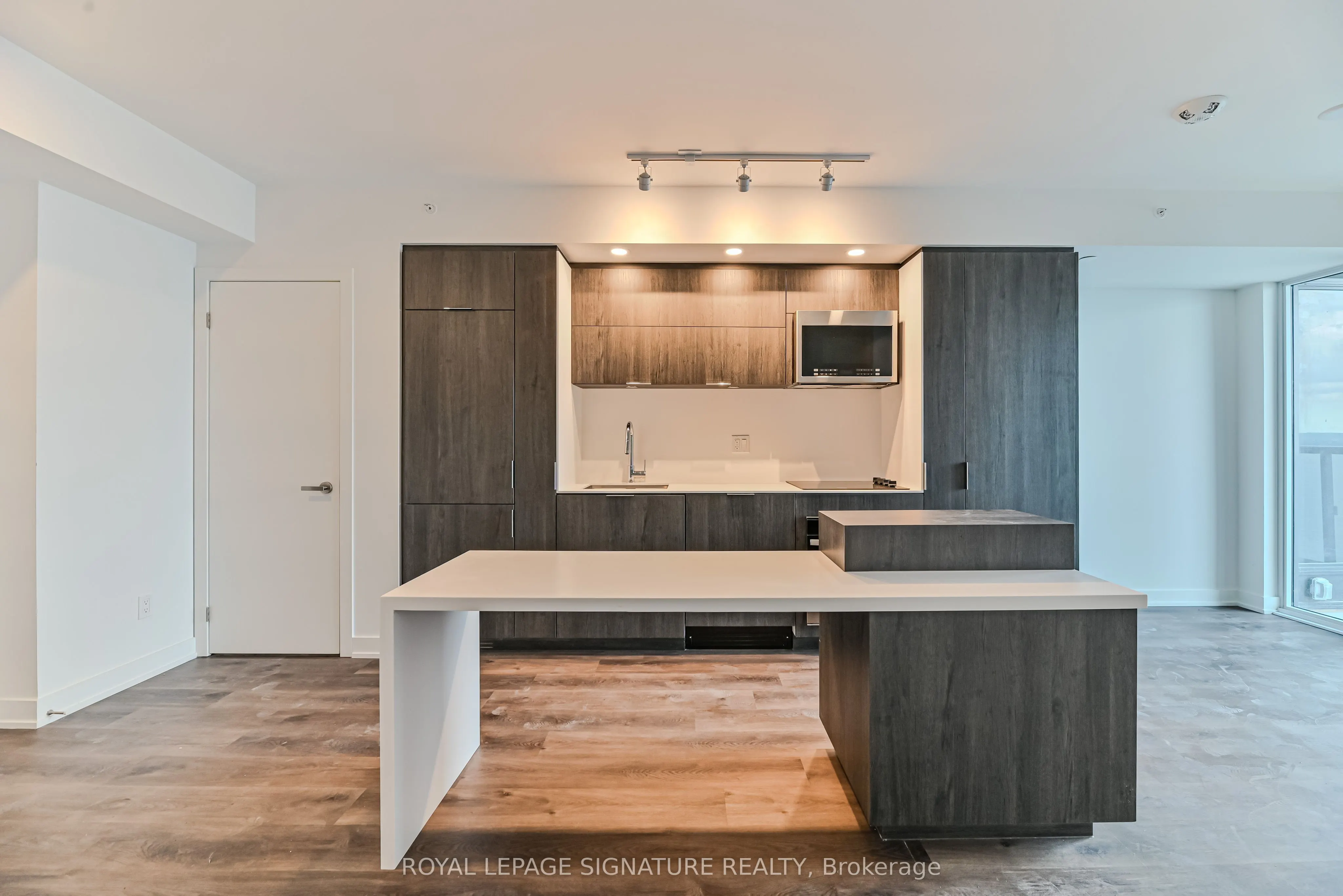 370 Martha Street, #1606