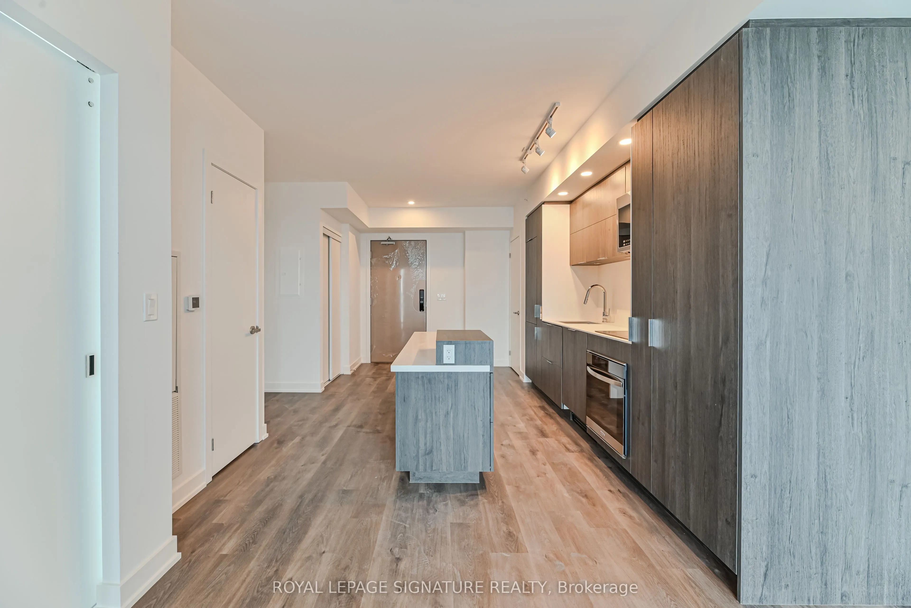 370 Martha Street, #1606