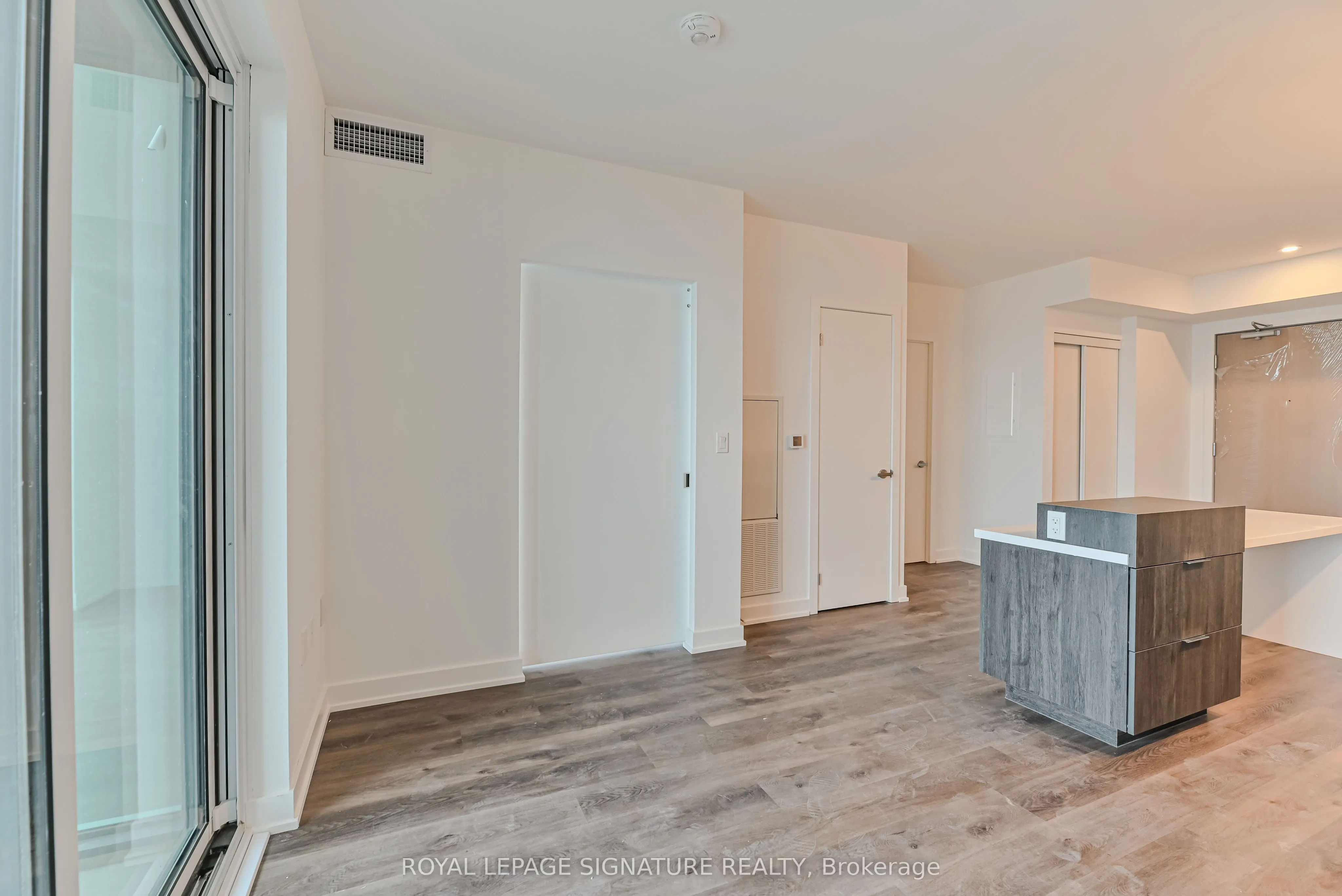370 Martha Street, #1606