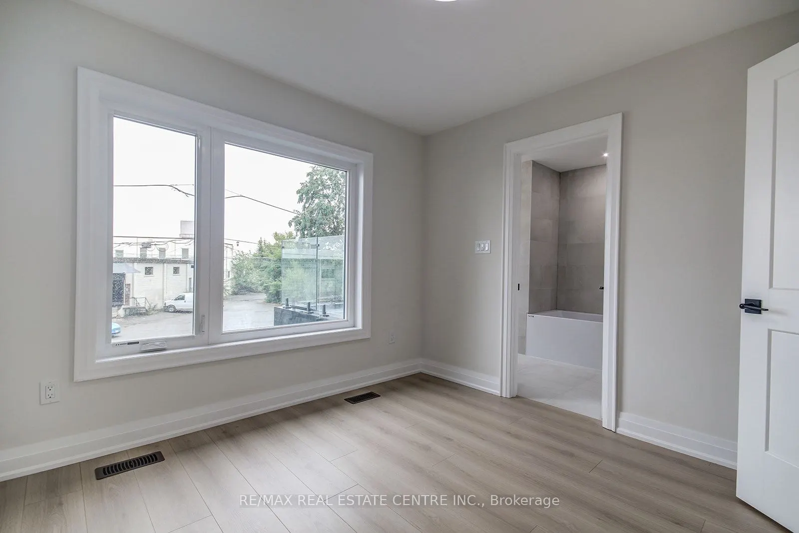 9 Caroline Street, #2