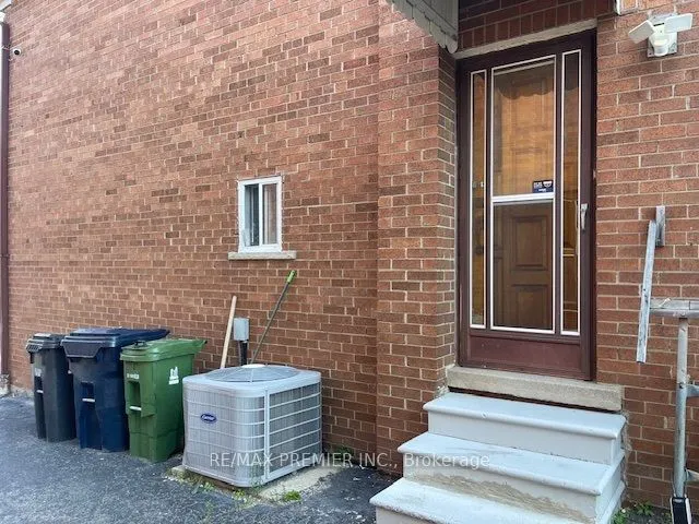 6 Gotham Court