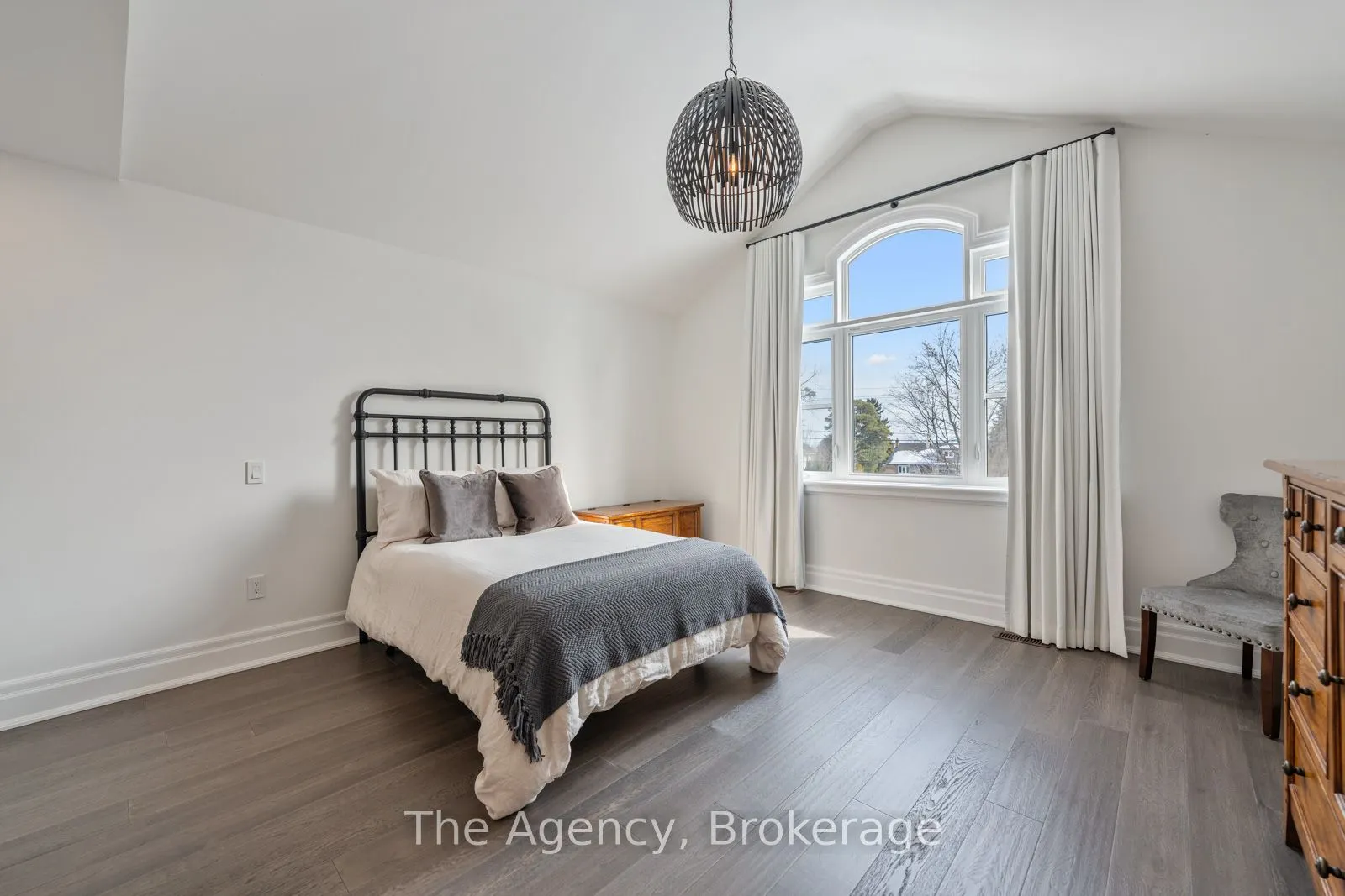 2265 Lakeshore Road, #3