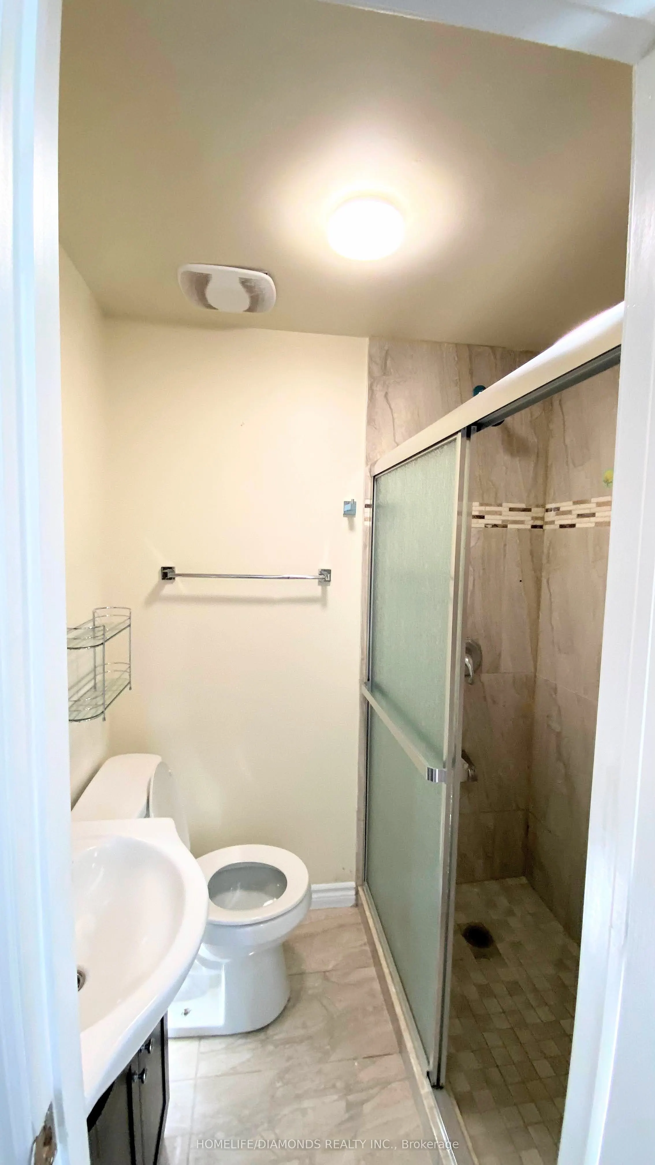 52 Nuttall Street, #Upper