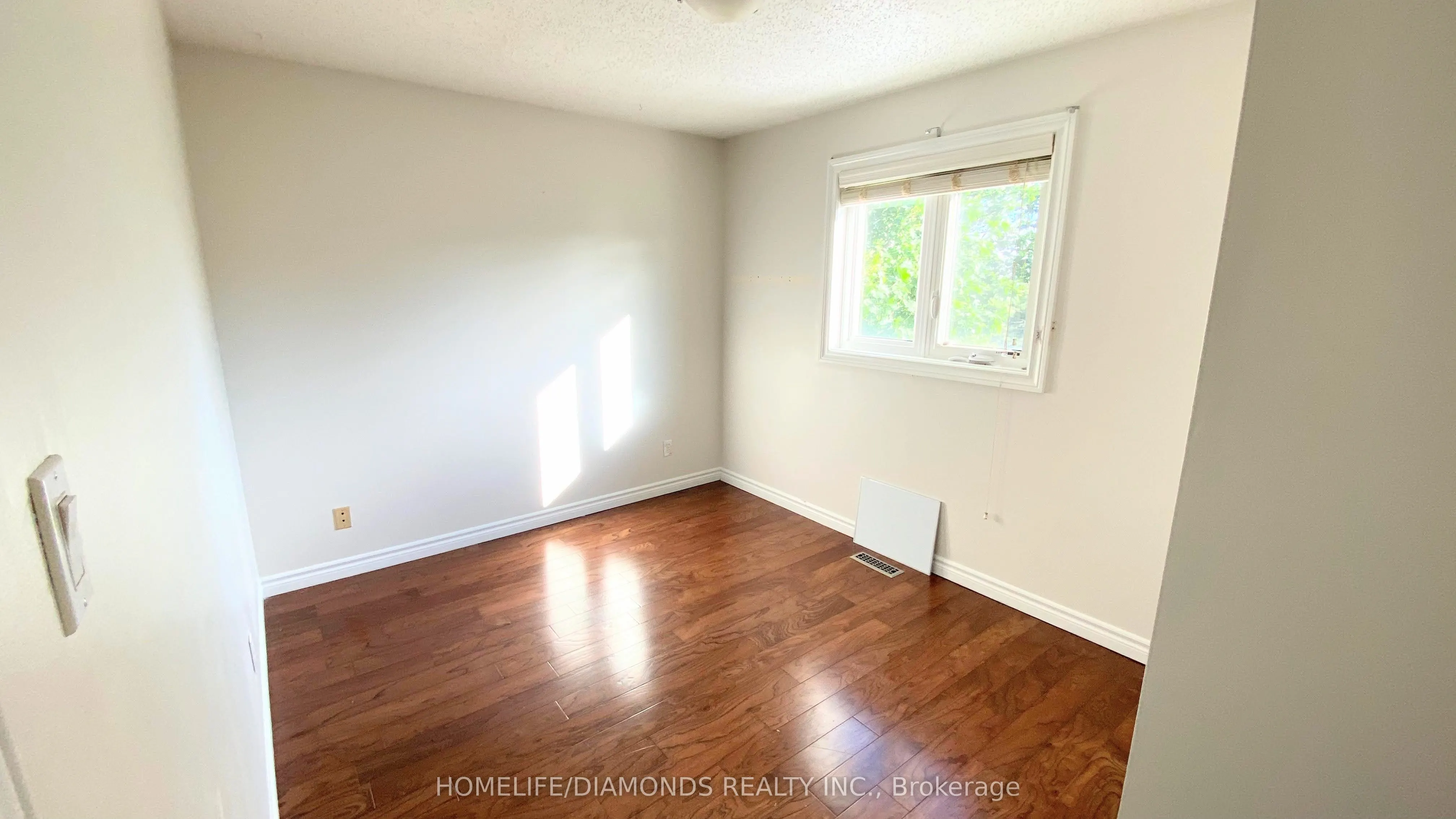 52 Nuttall Street, #Upper