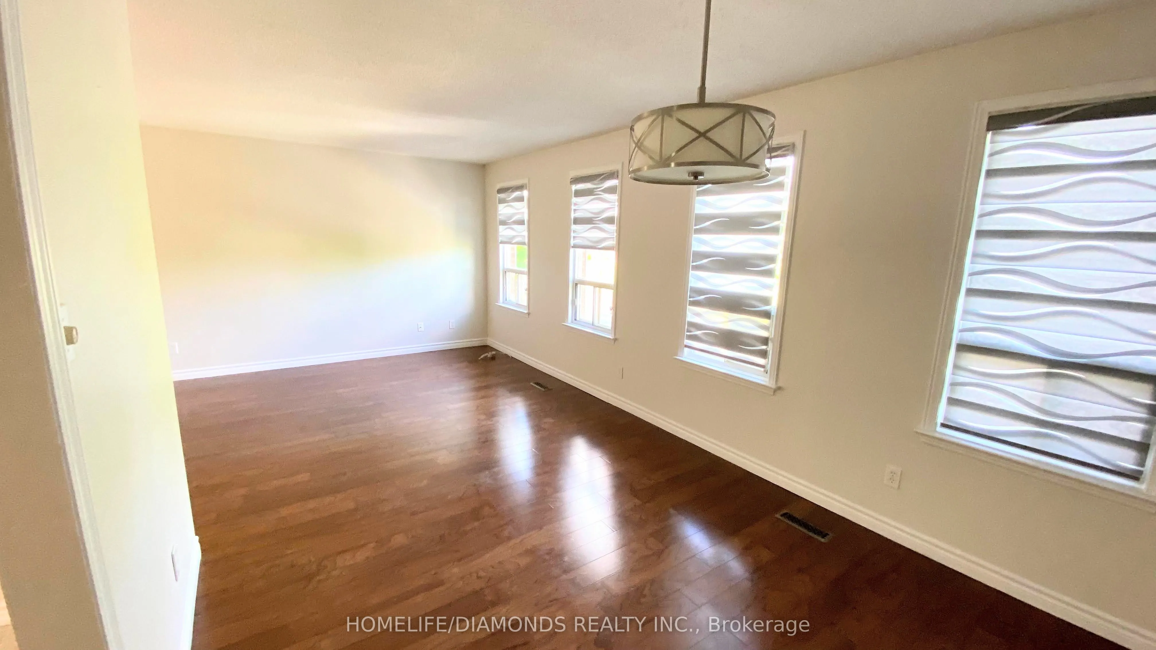 52 Nuttall Street, #Upper