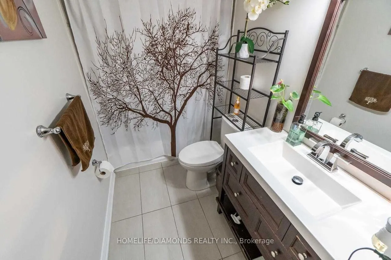 52 Nuttall Street, #Upper