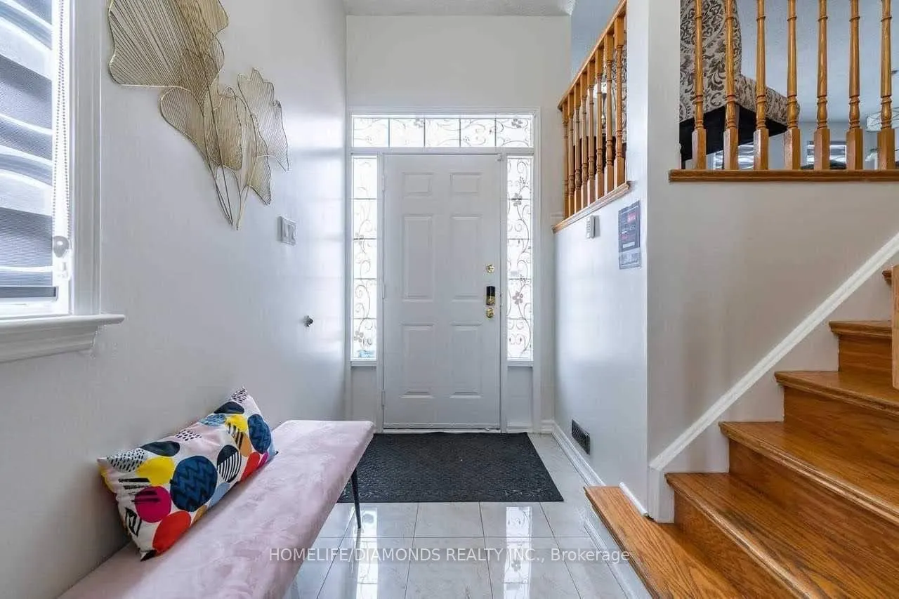 52 Nuttall Street, #Upper