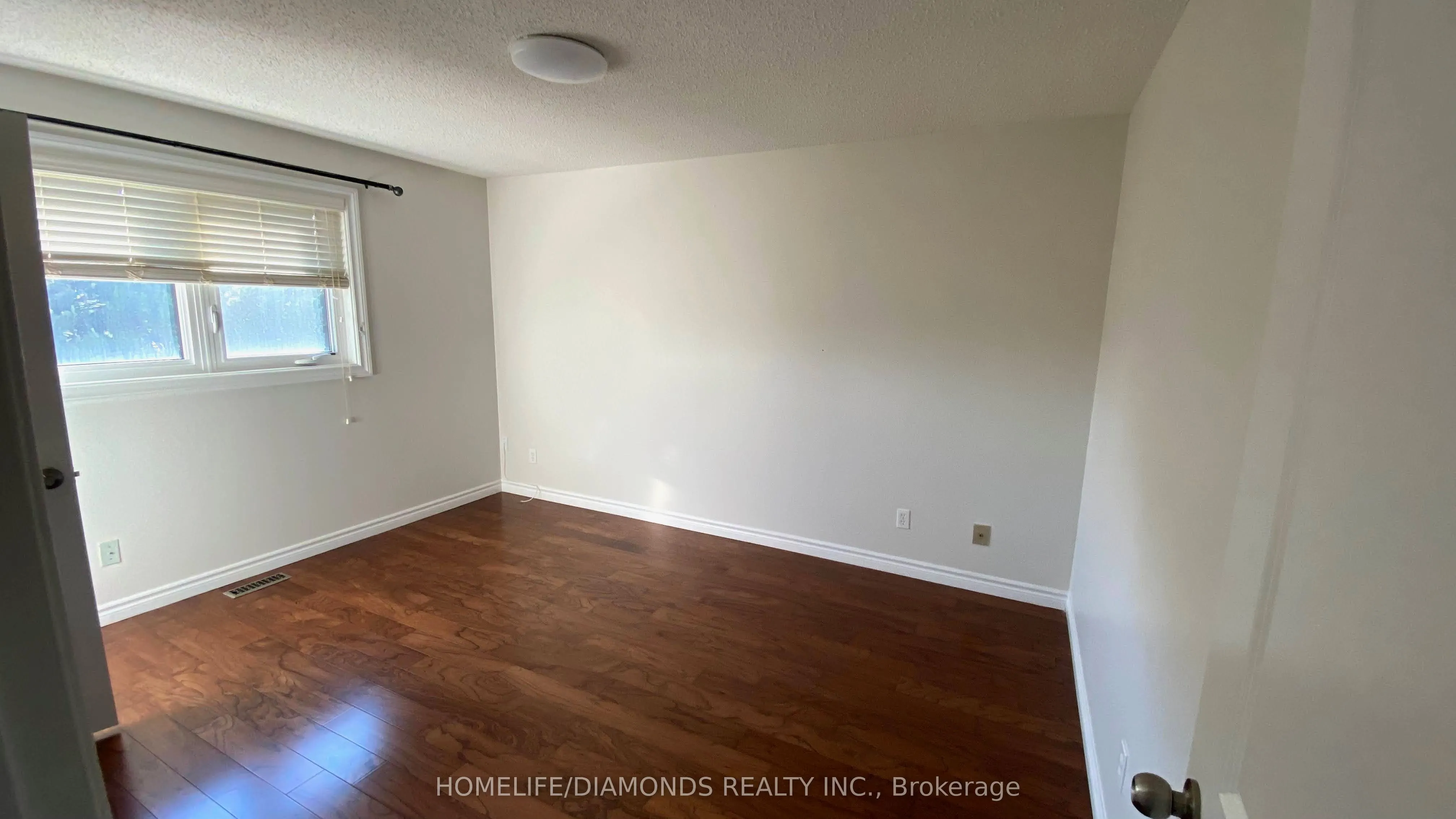 52 Nuttall Street, #Upper