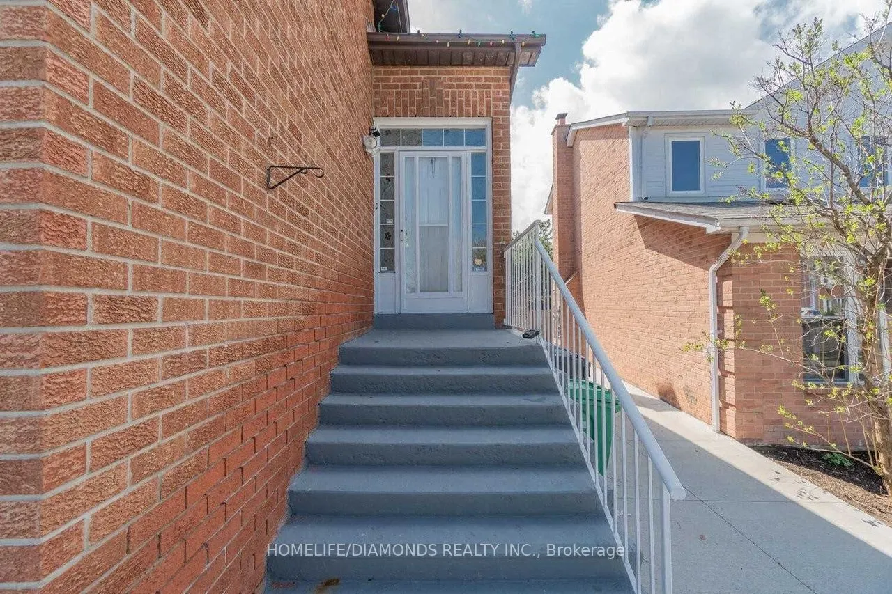 52 Nuttall Street, #Upper