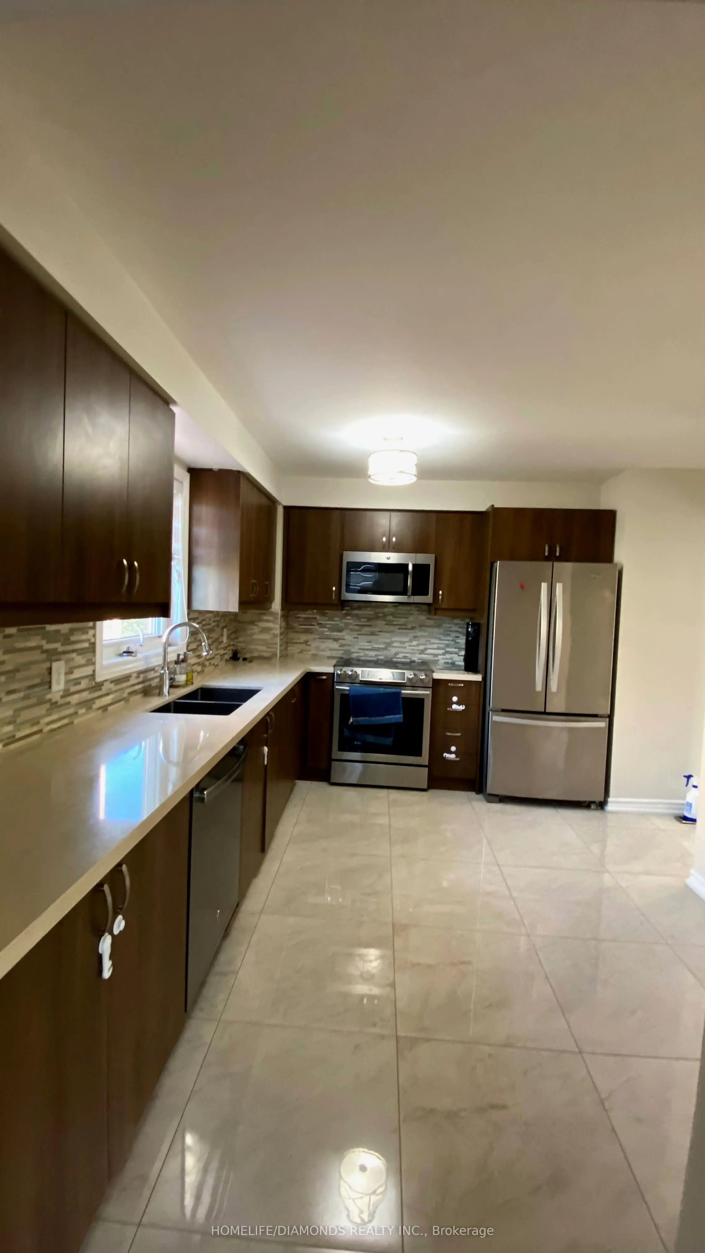 52 Nuttall Street, #Upper